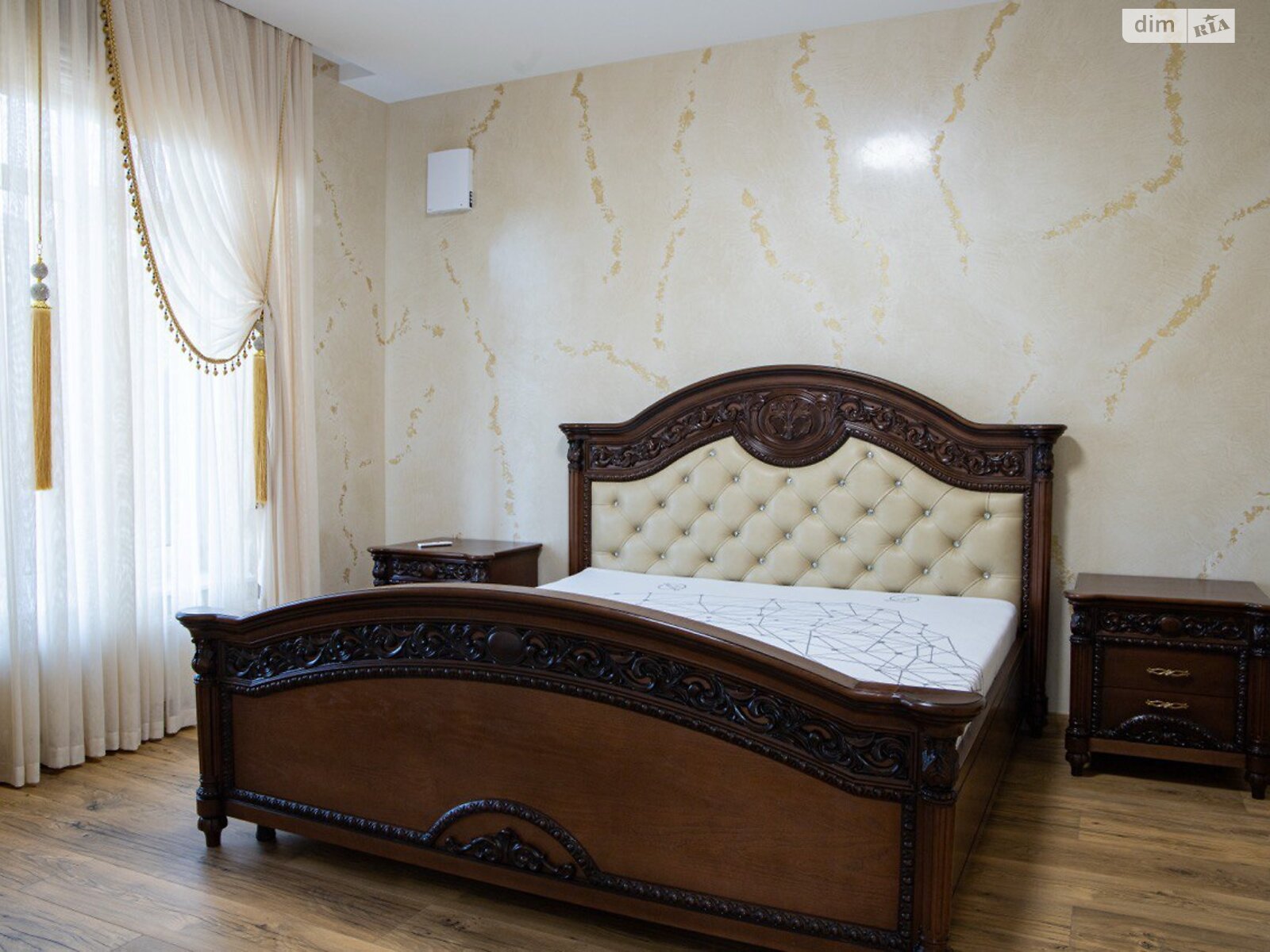 двоповерховий будинок з гаражем, 360 кв. м, цегла. Продаж у Рованцях фото 1 двоповерховий будинок з гаражем, 360 кв. м, цегла. Продаж у Рованцях фото 1