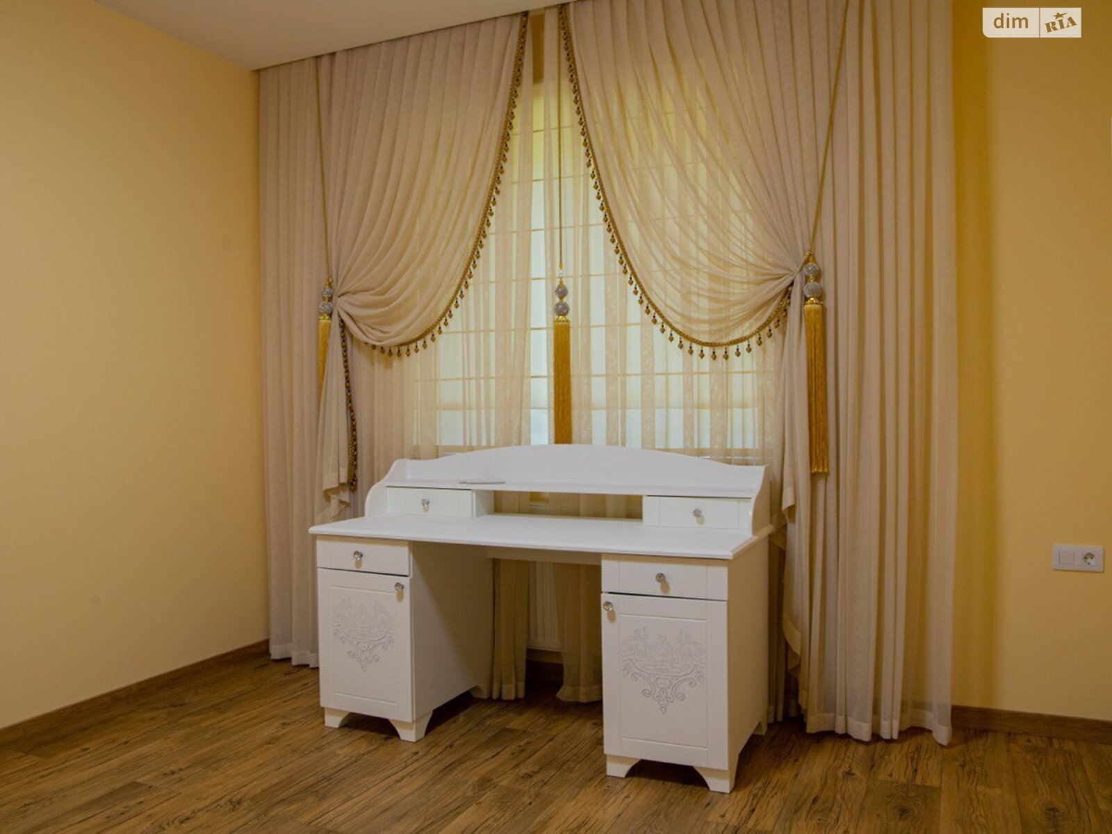 двоповерховий будинок з гаражем, 360 кв. м, цегла. Продаж у Рованцях фото 1 двоповерховий будинок з гаражем, 360 кв. м, цегла. Продаж у Рованцях фото 1