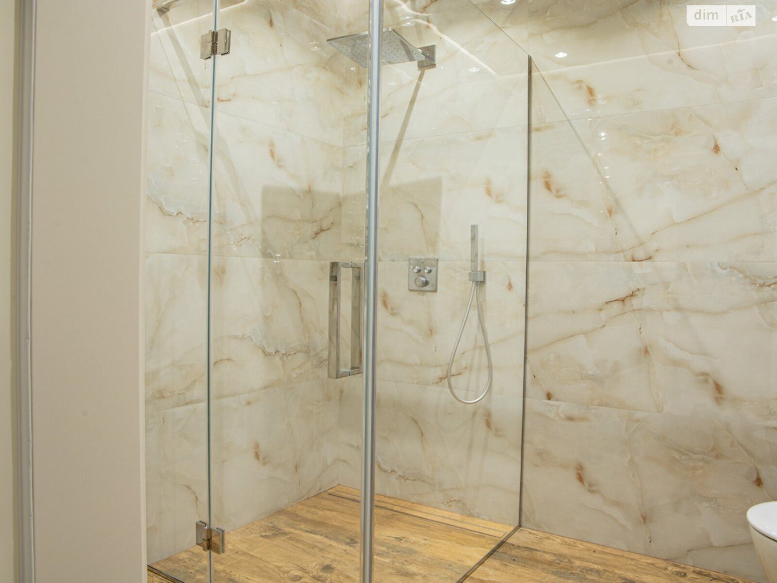 двоповерховий будинок з гаражем, 360 кв. м, цегла. Продаж у Рованцях фото 1 двоповерховий будинок з гаражем, 360 кв. м, цегла. Продаж у Рованцях фото 1