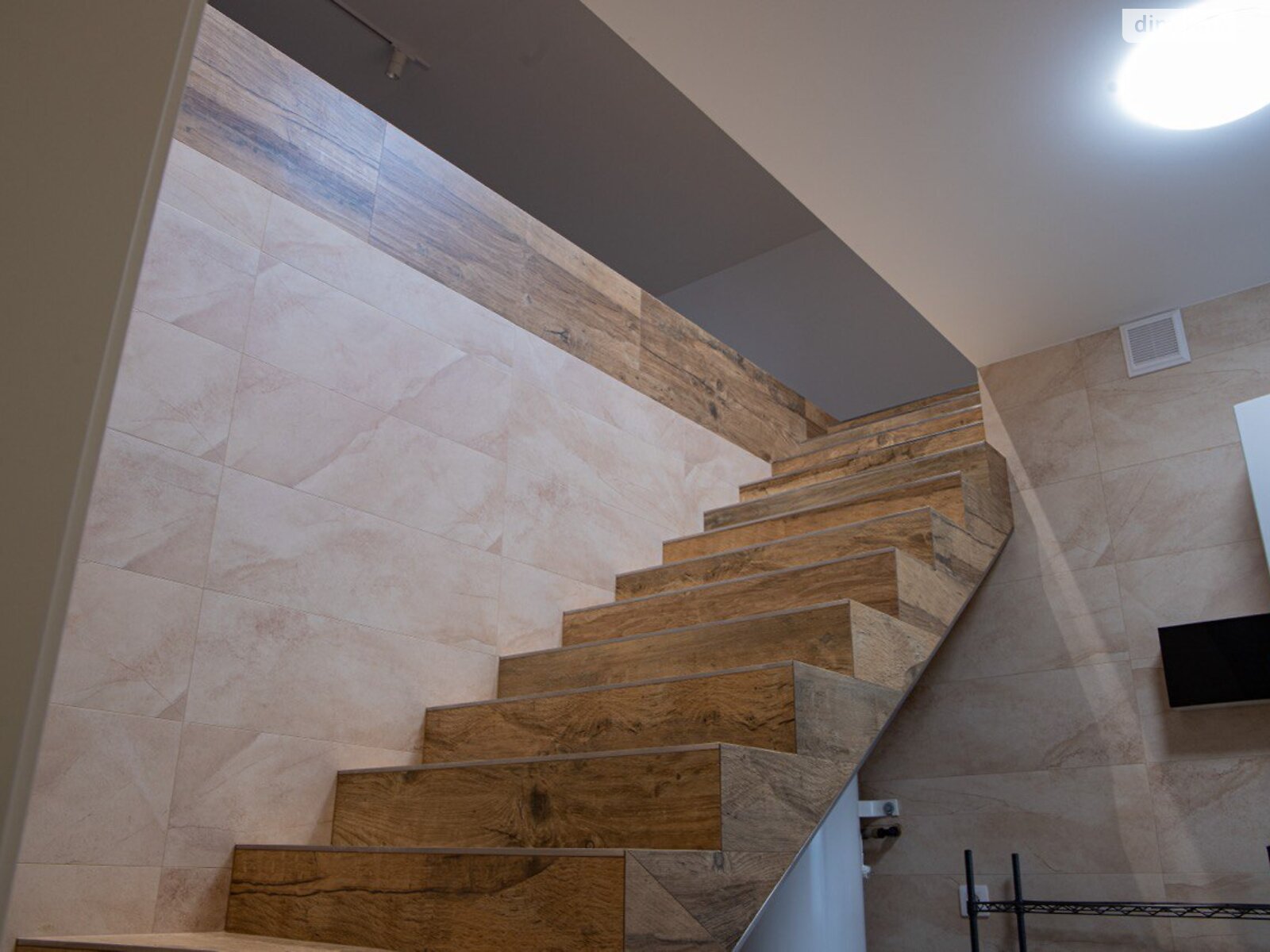 двоповерховий будинок з гаражем, 360 кв. м, цегла. Продаж у Рованцях фото 1 двоповерховий будинок з гаражем, 360 кв. м, цегла. Продаж у Рованцях фото 1