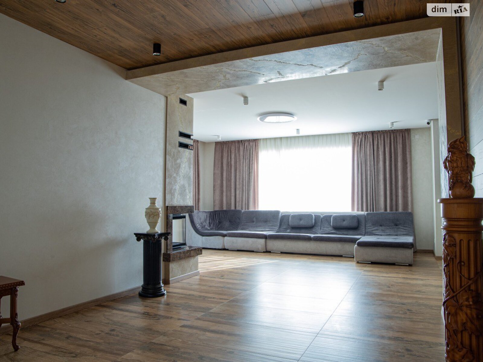 двоповерховий будинок з гаражем, 360 кв. м, цегла. Продаж у Рованцях фото 1 двоповерховий будинок з гаражем, 360 кв. м, цегла. Продаж у Рованцях фото 1