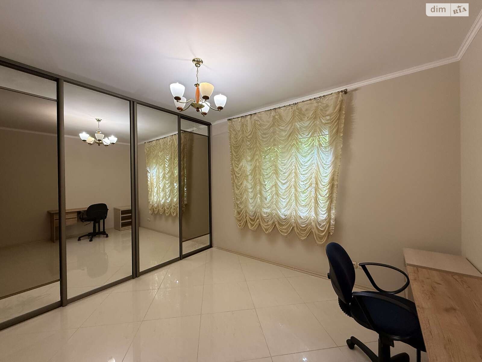 двоповерховий будинок з верандою, 182.2 кв. м, цегла. Продаж у Рованцях фото 1 двоповерховий будинок з верандою, 182.2 кв. м, цегла. Продаж у Рованцях фото 1