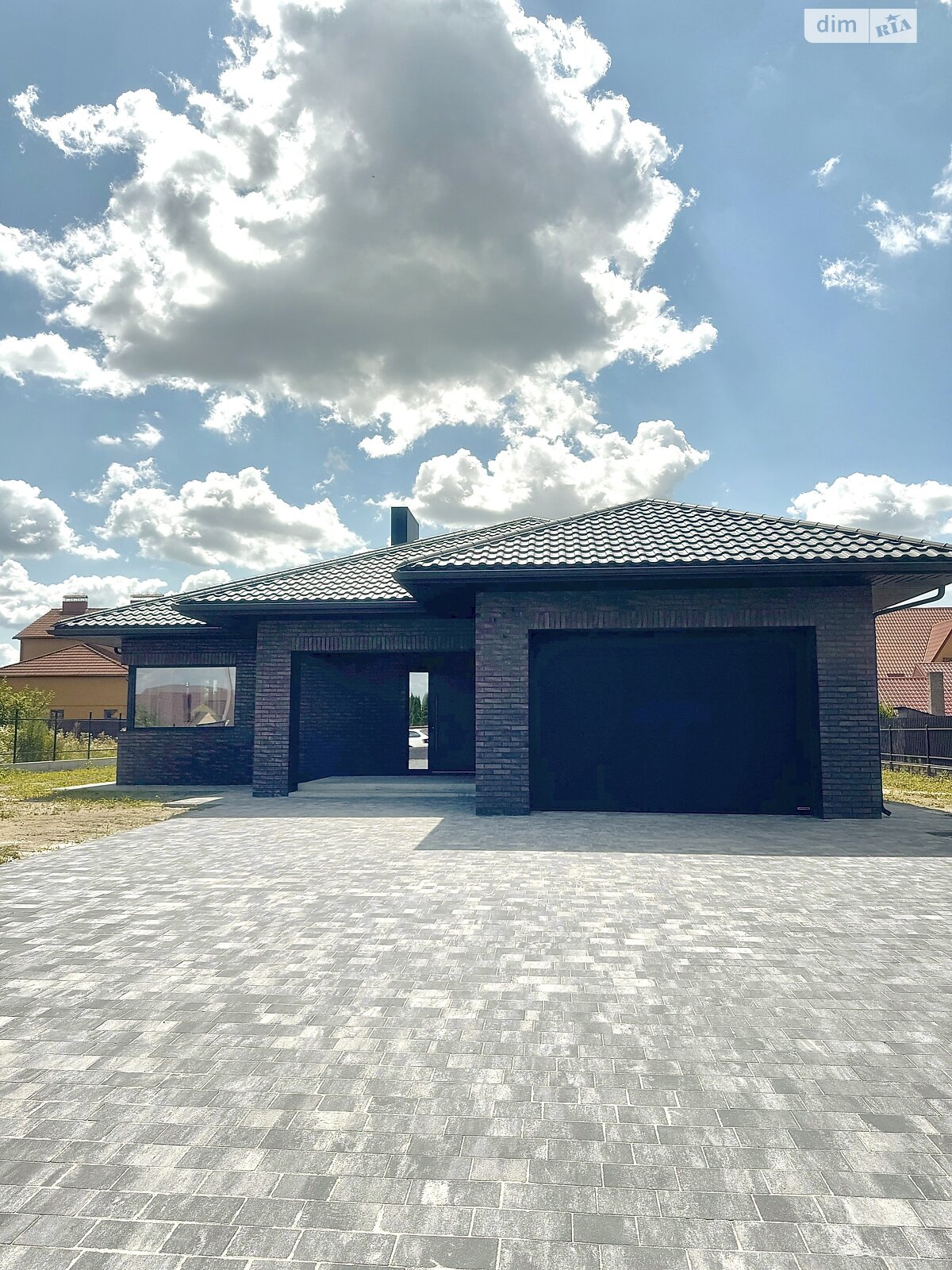 одноповерховий будинок з гаражем, 181 кв. м, цегла. Продаж у Рованцях фото 1 одноповерховий будинок з гаражем, 181 кв. м, цегла. Продаж у Рованцях фото 1