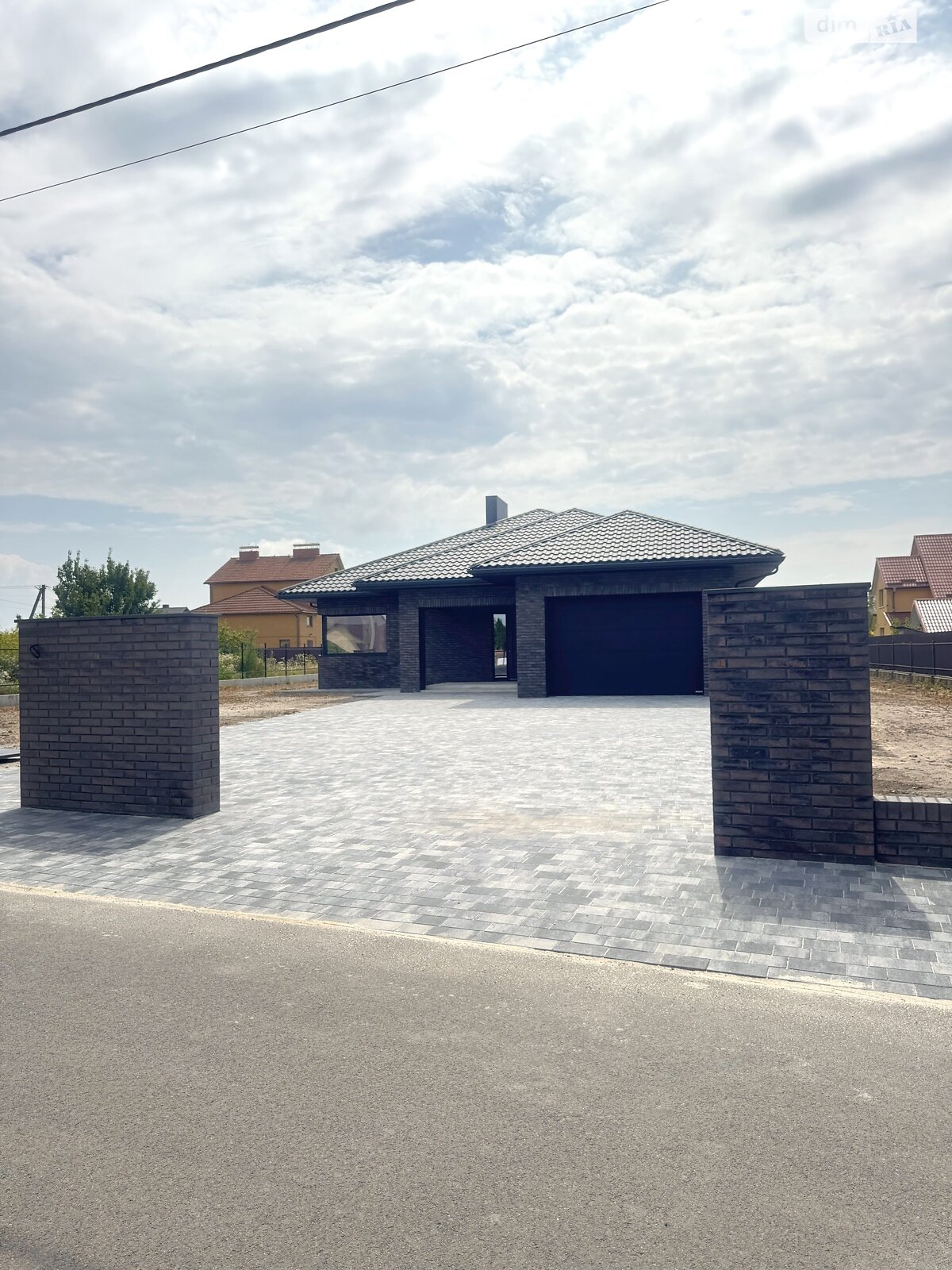 одноповерховий будинок з гаражем, 181 кв. м, цегла. Продаж у Рованцях фото 1 одноповерховий будинок з гаражем, 181 кв. м, цегла. Продаж у Рованцях фото 1