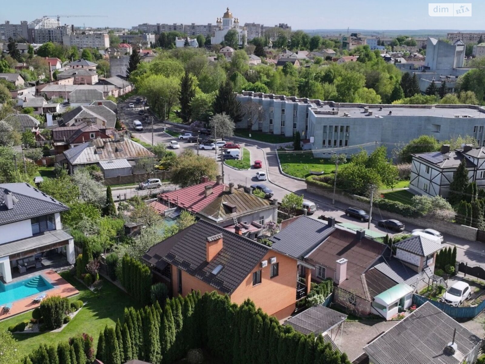 двоповерховий будинок з гаражем, 214 кв. м, цегла. Продаж в Рівному, район 12-школа фото 1 двоповерховий будинок з гаражем, 214 кв. м, цегла. Продаж в Рівному, район 12-школа фото 1
