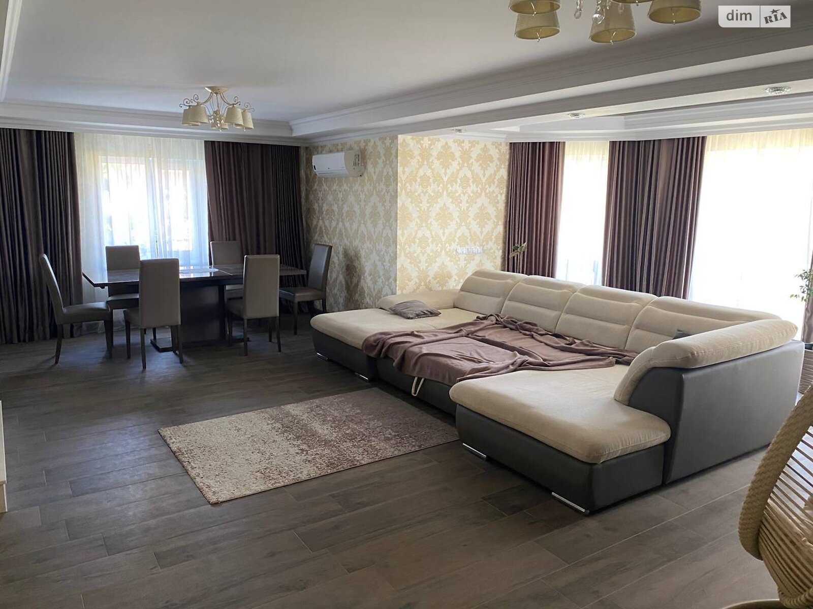 трехэтажный дом с балконом, 199.8 кв. м, кирпич. Продажа в Великой Омеляне фото 1