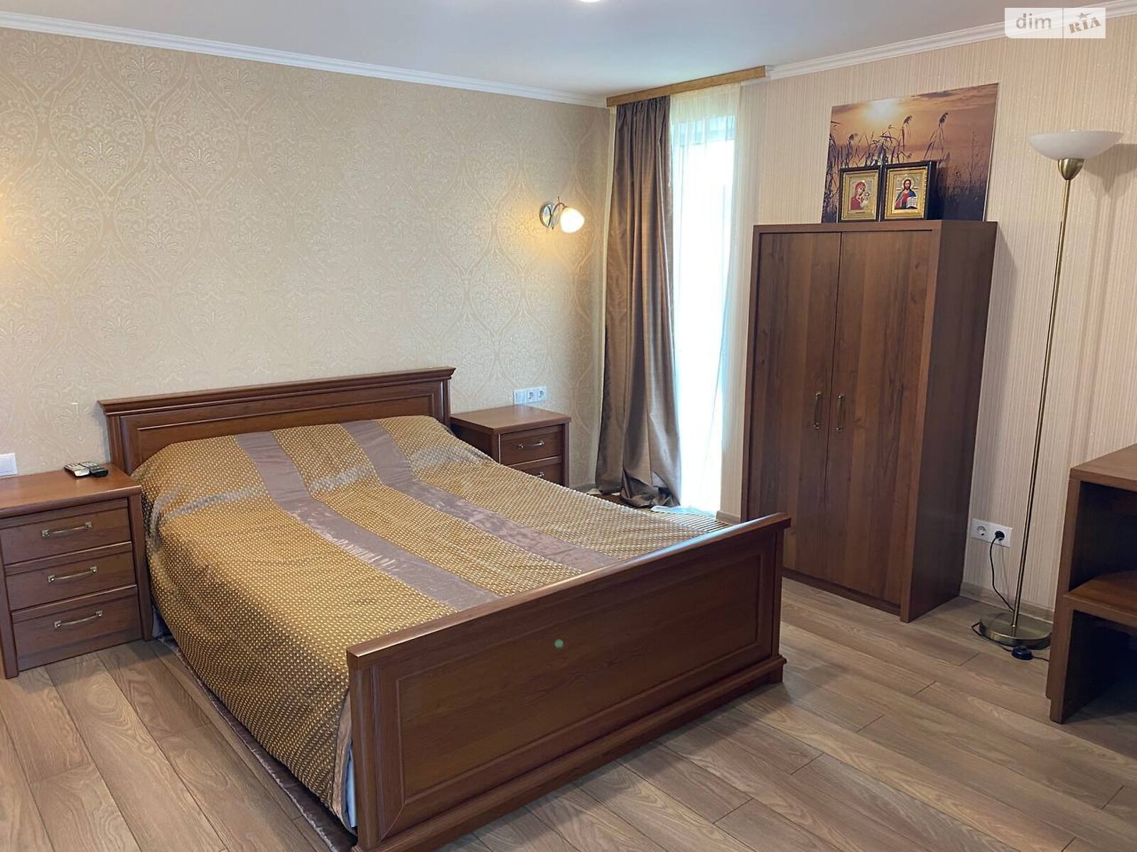 трехэтажный дом с балконом, 199.8 кв. м, кирпич. Продажа в Великой Омеляне фото 1