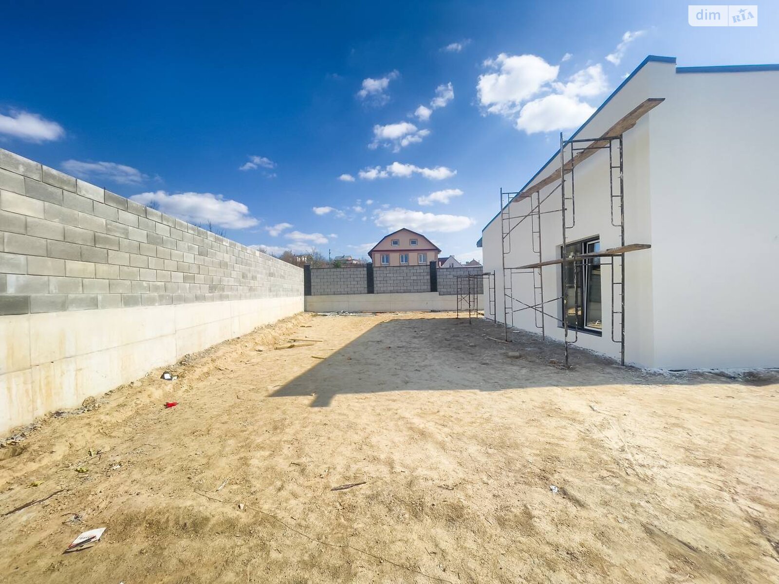 одноэтажный дом с гаражом, 104 кв. м, кирпич. Продажа в Ровно район Авторынок фото 1 одноэтажный дом с гаражом, 104 кв. м, кирпич. Продажа в Ровно район Авторынок фото 1