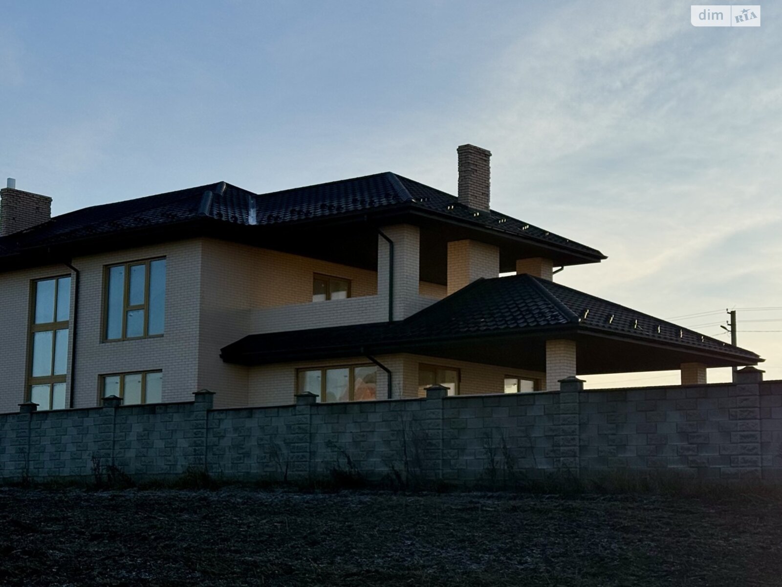 двоповерховий будинок, 270 кв. м, кирпич. Продаж в Рівному, район Авторинок фото 1 двоповерховий будинок, 270 кв. м, кирпич. Продаж в Рівному, район Авторинок фото 1