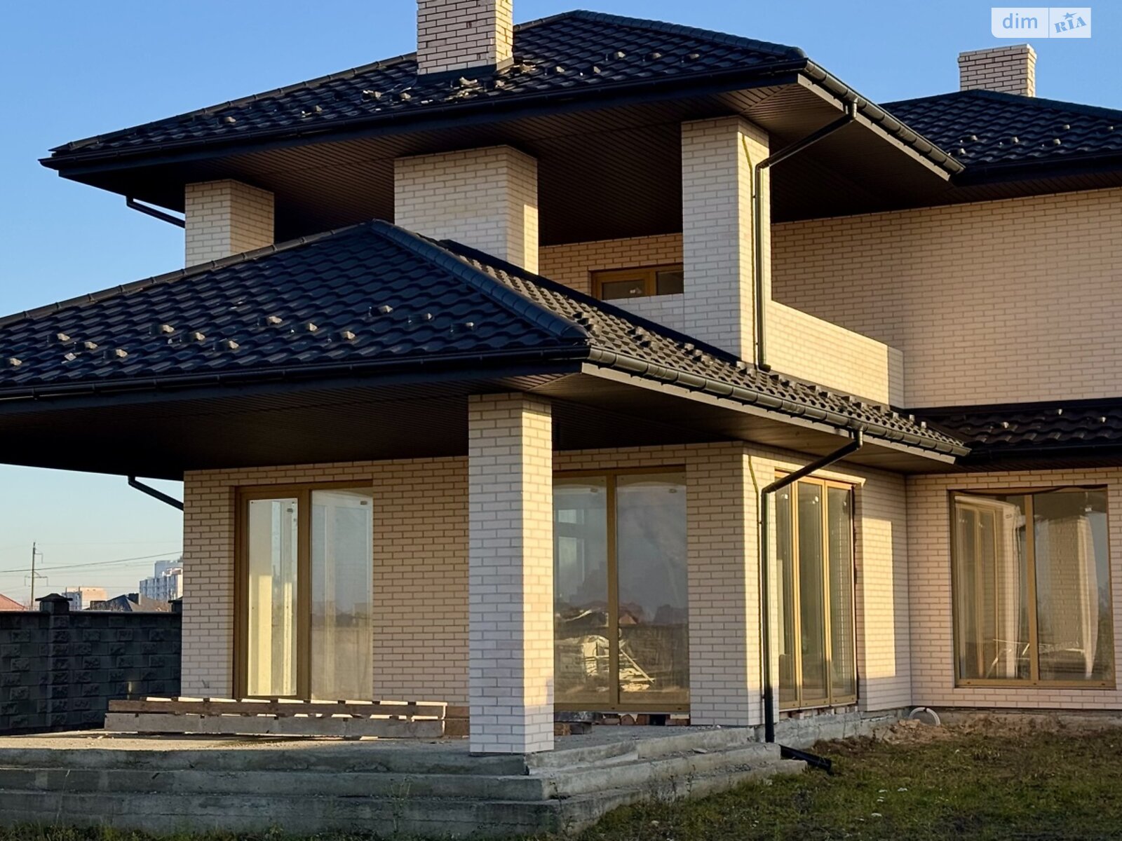 двоповерховий будинок, 270 кв. м, кирпич. Продаж в Рівному, район Авторинок фото 1 двоповерховий будинок, 270 кв. м, кирпич. Продаж в Рівному, район Авторинок фото 1