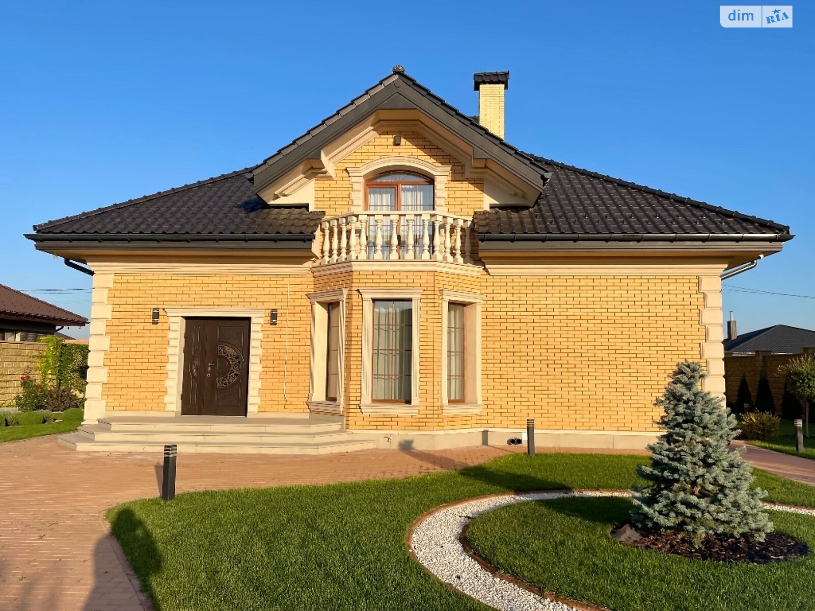 двухэтажный дом с балконом, 290 кв. м, кирпич. Продажа в Ровно район Автовокзал фото 1