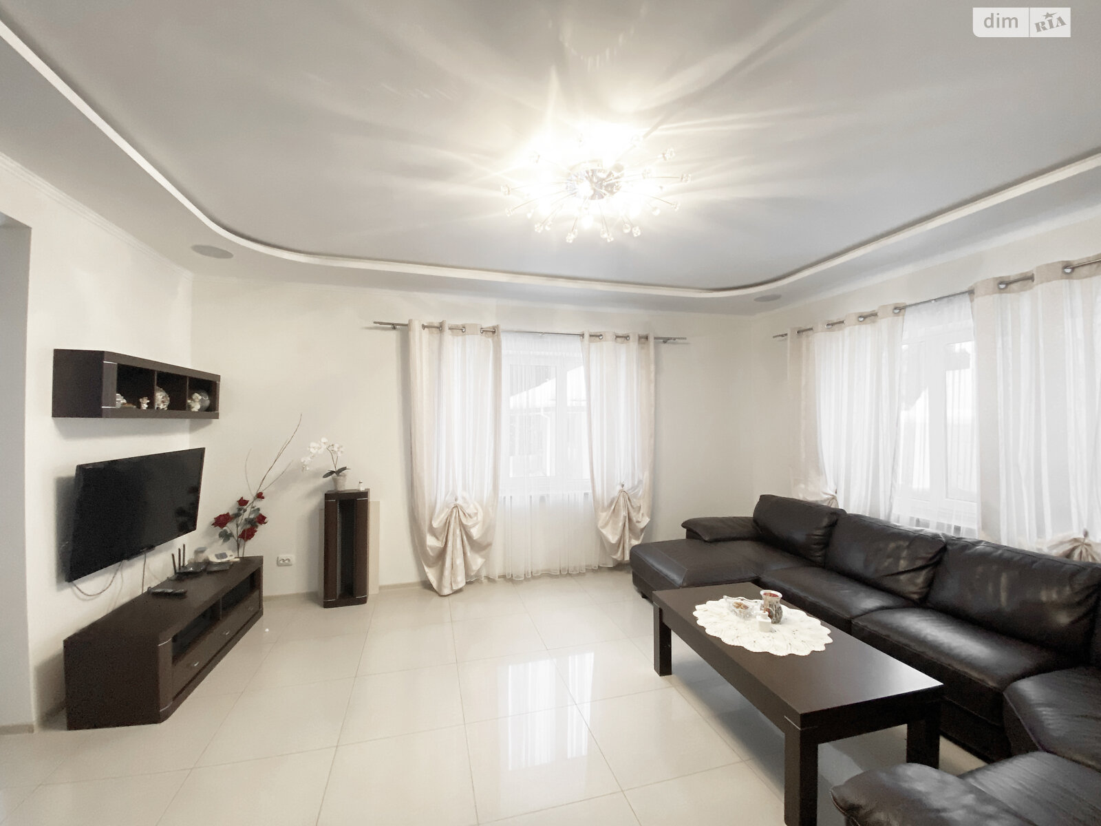 двухэтажный дом с гаражом, 224.1 кв. м, кирпич. Продажа в Ровно район Боярка фото 1