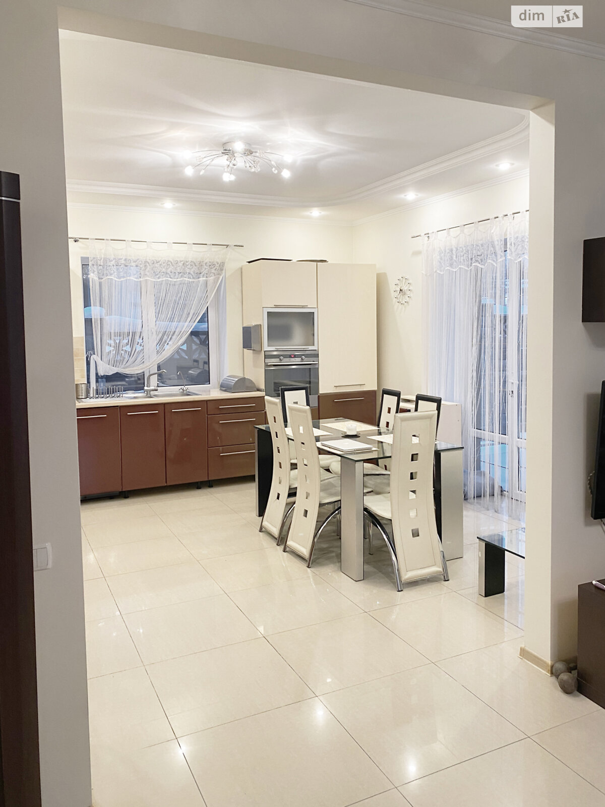 двухэтажный дом с гаражом, 224.1 кв. м, кирпич. Продажа в Ровно район Боярка фото 1