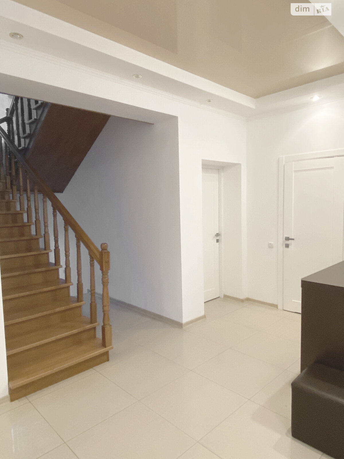 двухэтажный дом с гаражом, 224.1 кв. м, кирпич. Продажа в Ровно район Боярка фото 1