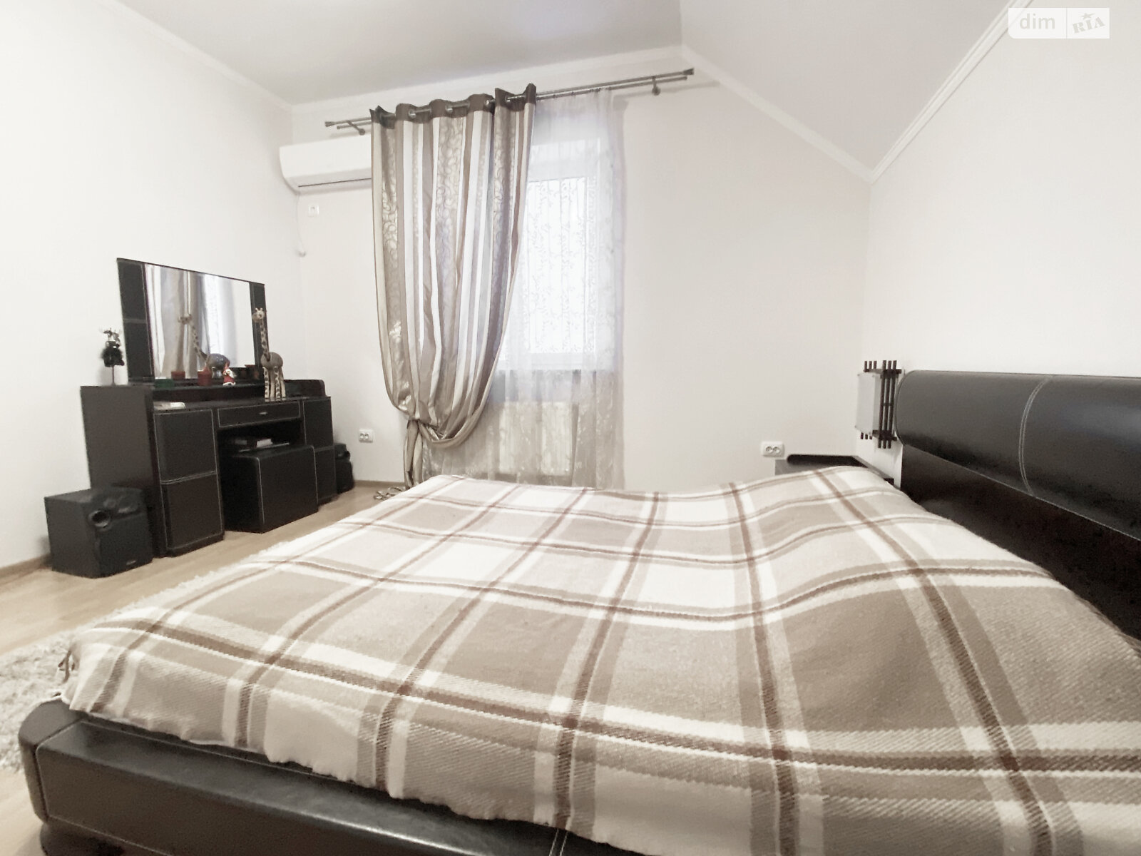 двухэтажный дом с гаражом, 224.1 кв. м, кирпич. Продажа в Ровно район Боярка фото 1