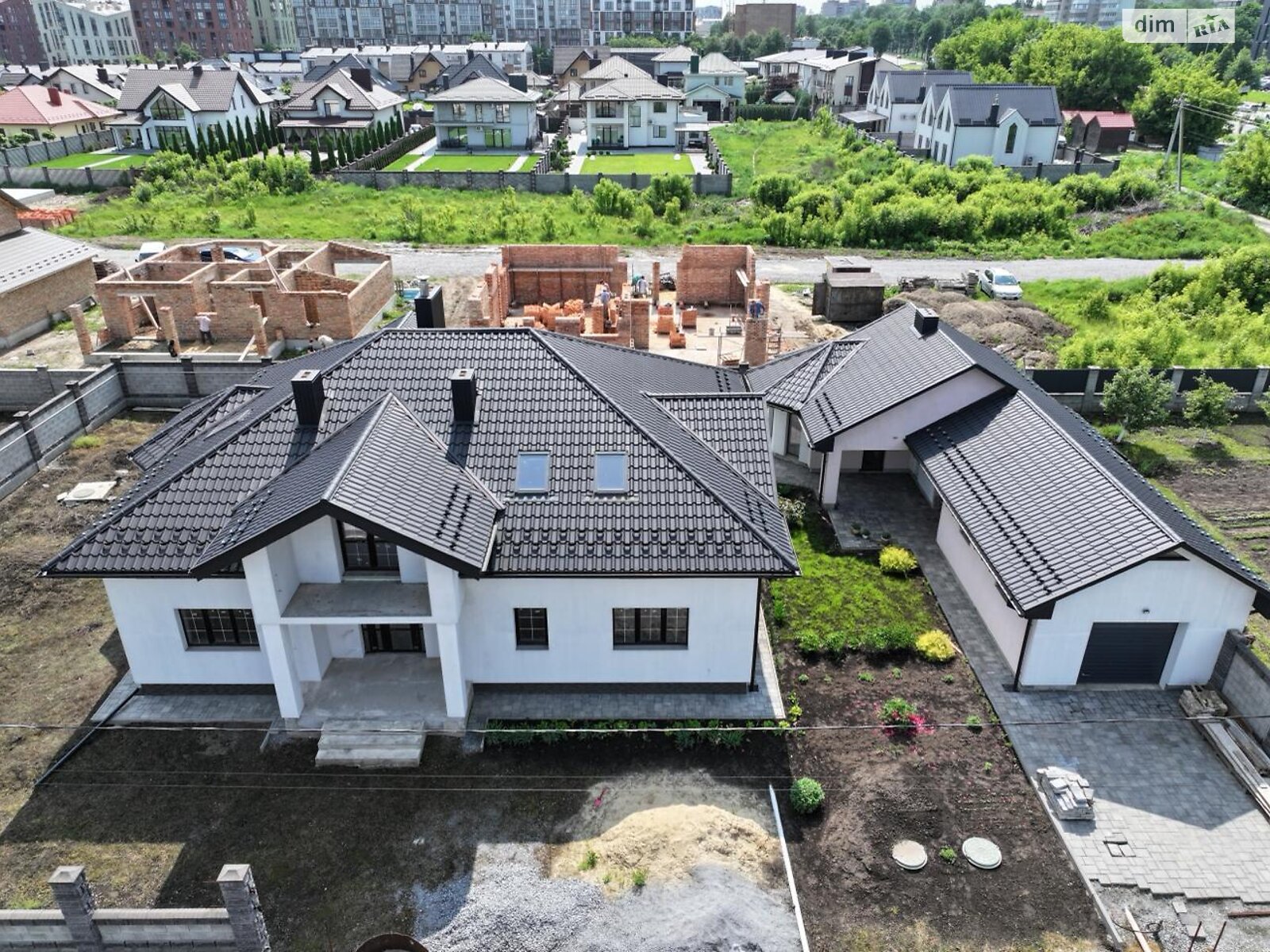 двухэтажный дом с балконом, 270 кв. м, кирпич. Продажа в Ровно район Чайка фото 1 двухэтажный дом с балконом, 270 кв. м, кирпич. Продажа в Ровно район Чайка фото 1