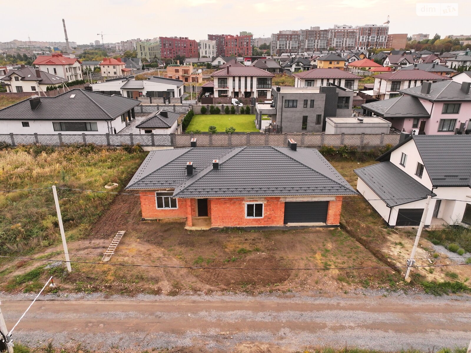 одноэтажный дом с гаражом, 180 кв. м, кирпич. Продажа в Ровно район Чайка фото 1