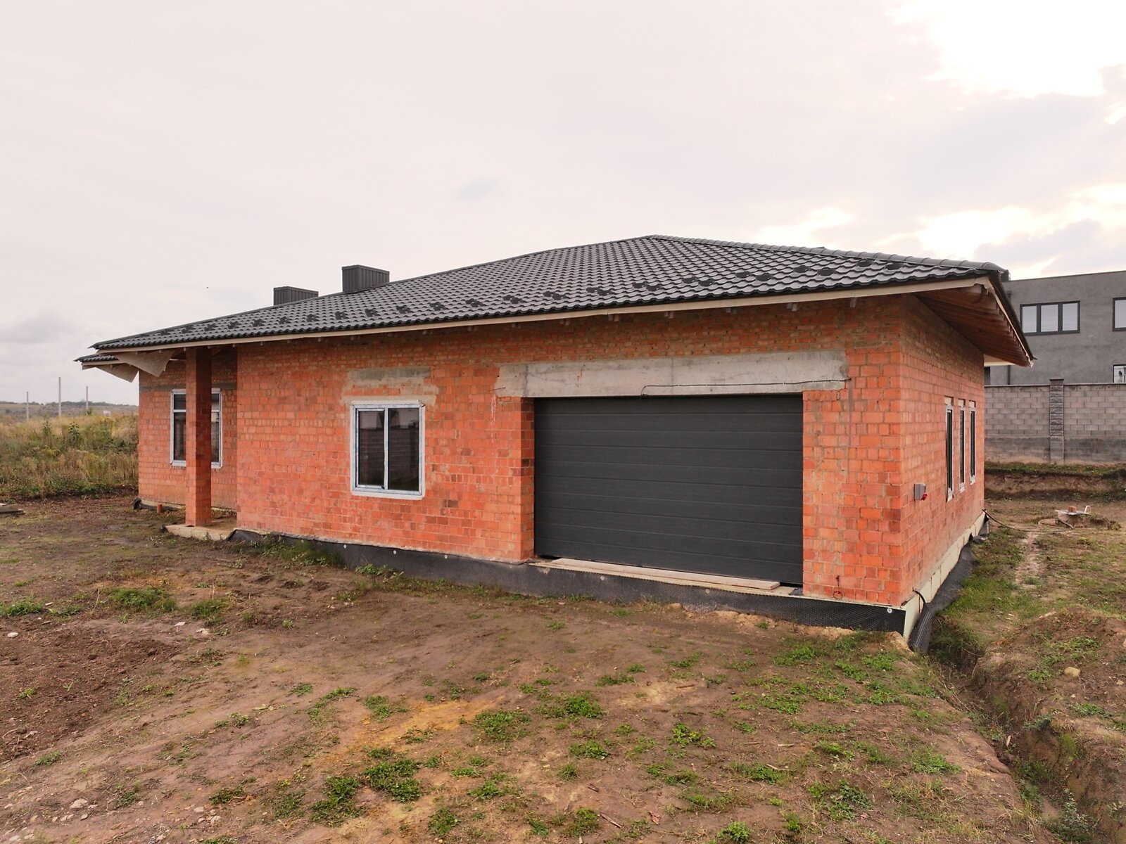 одноэтажный дом с гаражом, 180 кв. м, кирпич. Продажа в Ровно район Чайка фото 1