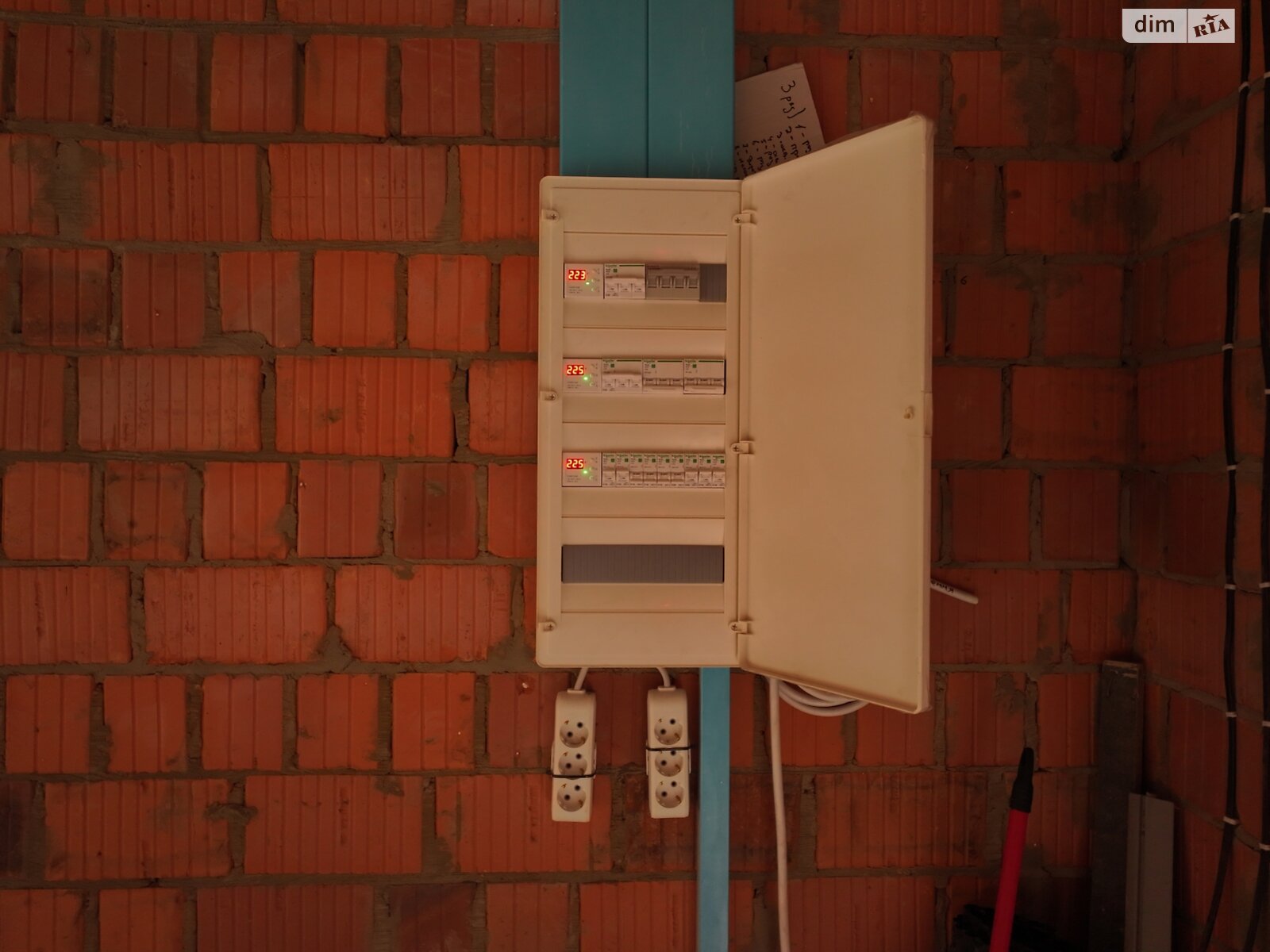 одноэтажный дом с гаражом, 180 кв. м, кирпич. Продажа в Ровно район Чайка фото 1