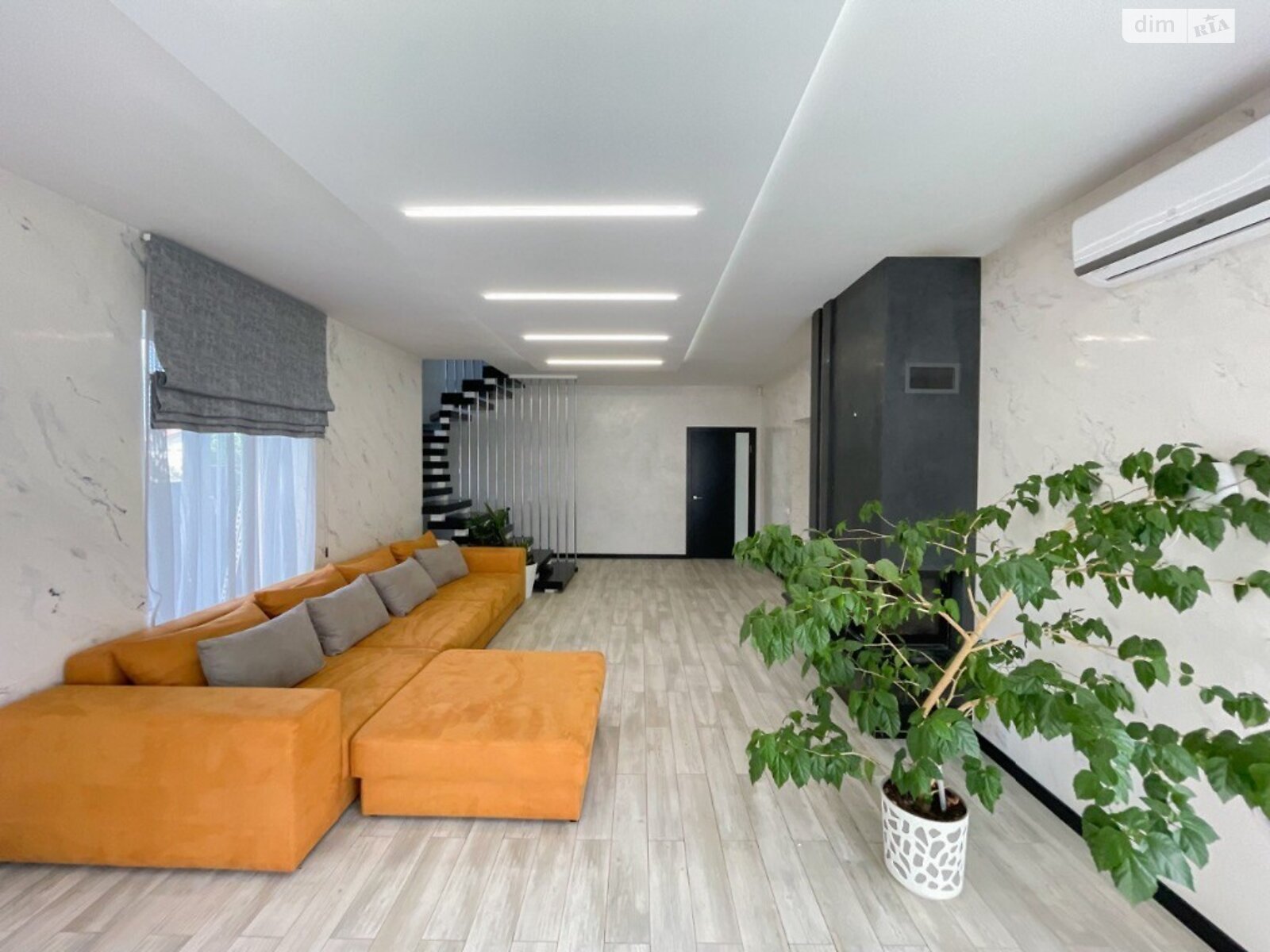 двухэтажный дом веранда, 118 кв. м, кирпич. Продажа в Ровно район Красные Горы фото 1