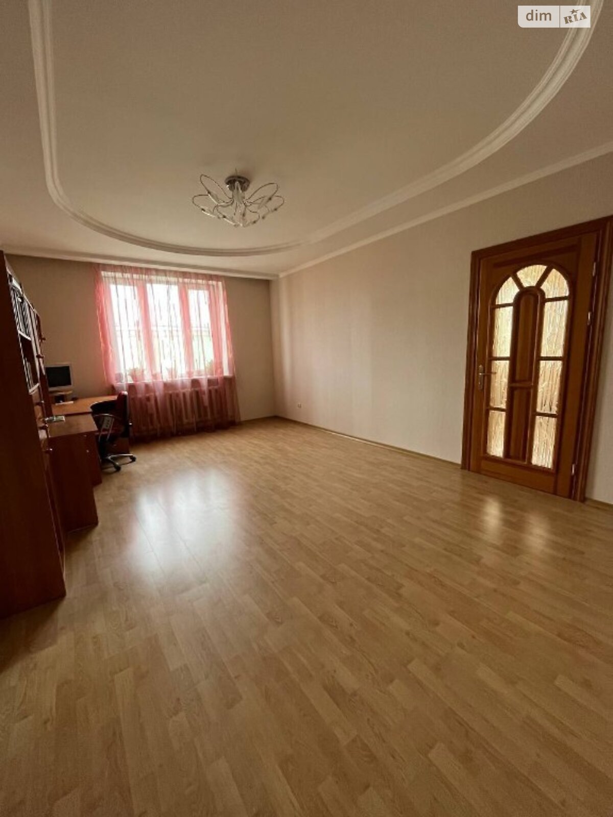 двухэтажный дом с ремонтом, 300 кв. м, кирпич. Продажа в Ровно район Красные Горы фото 1