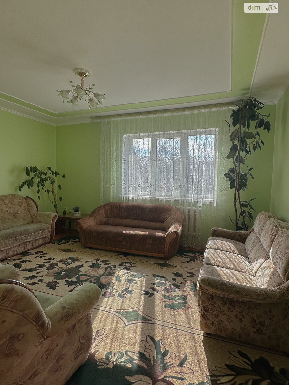 триповерховий будинок з опаленням, 200 кв. м, кирпич. Продаж в Рівному, район Червоні Гори фото 1 триповерховий будинок з опаленням, 200 кв. м, кирпич. Продаж в Рівному, район Червоні Гори фото 1