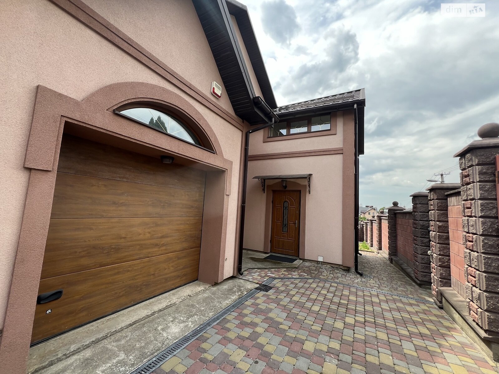 двоповерховий будинок з опаленням, 145 кв. м, цегла. Продаж в Рівному, район Червоні Гори фото 1 двоповерховий будинок з опаленням, 145 кв. м, цегла. Продаж в Рівному, район Червоні Гори фото 1