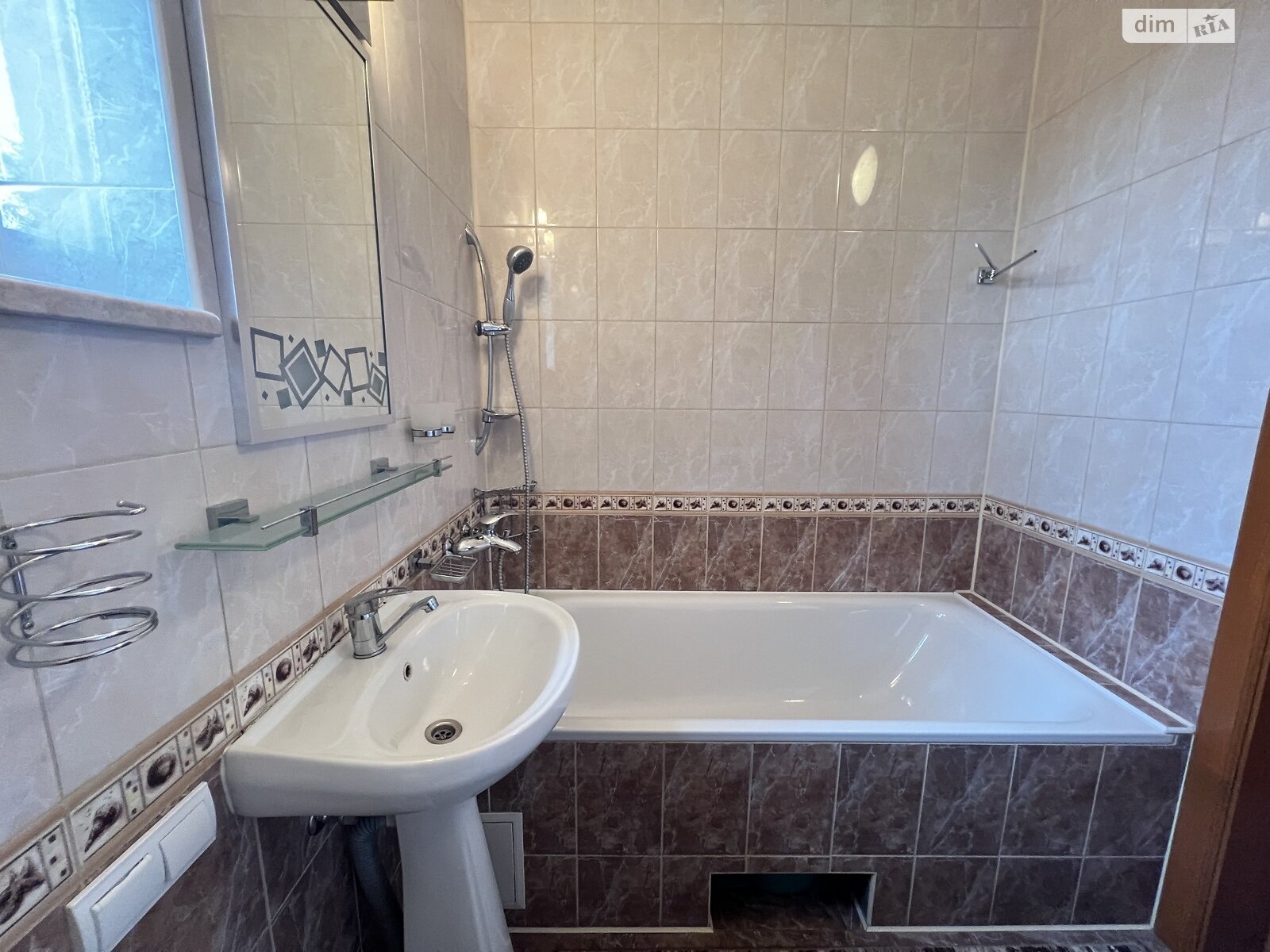 двоповерховий будинок з опаленням, 145 кв. м, цегла. Продаж в Рівному, район Червоні Гори фото 1 двоповерховий будинок з опаленням, 145 кв. м, цегла. Продаж в Рівному, район Червоні Гори фото 1