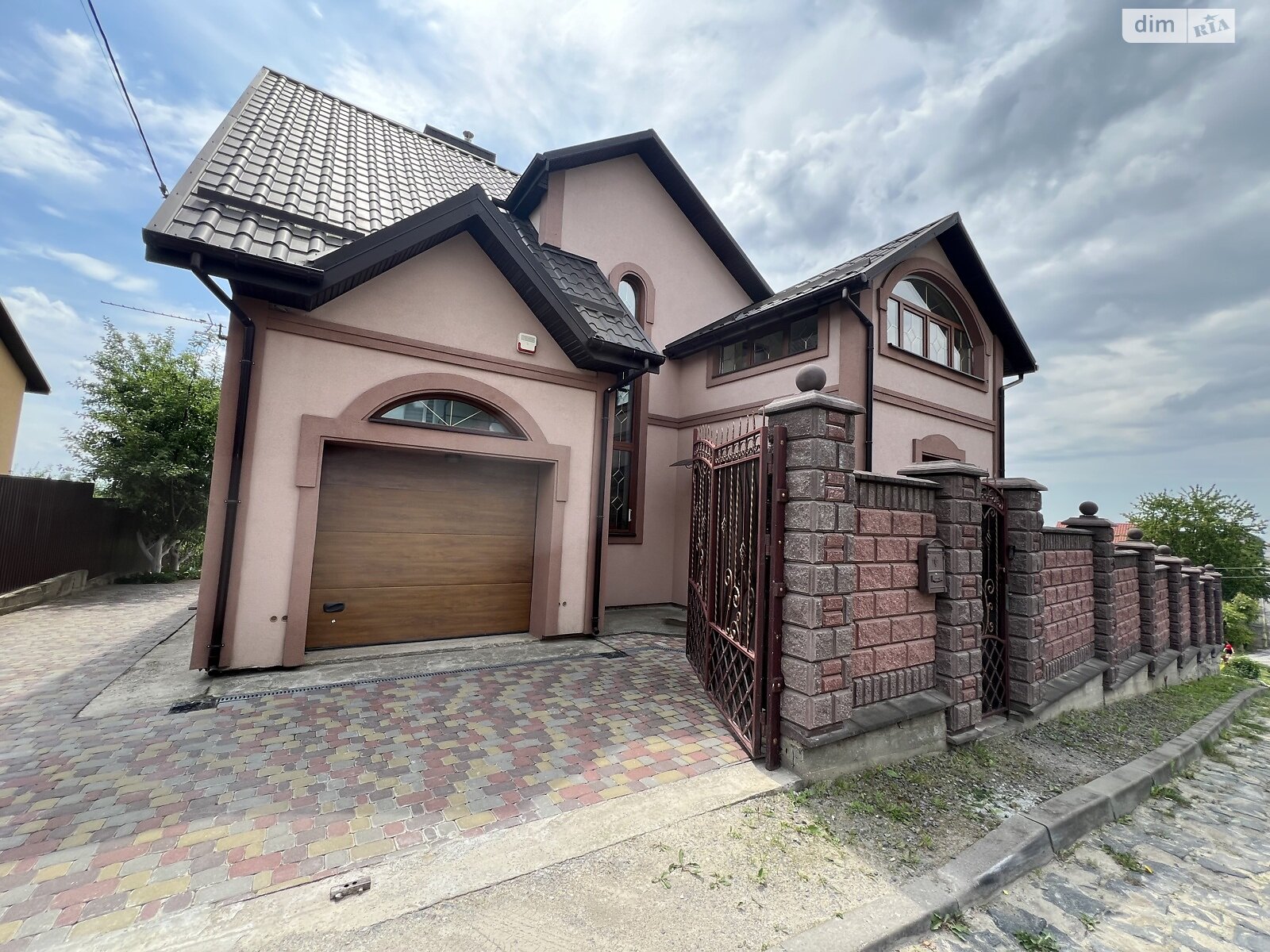 двоповерховий будинок з опаленням, 145 кв. м, цегла. Продаж в Рівному, район Червоні Гори фото 1 двоповерховий будинок з опаленням, 145 кв. м, цегла. Продаж в Рівному, район Червоні Гори фото 1