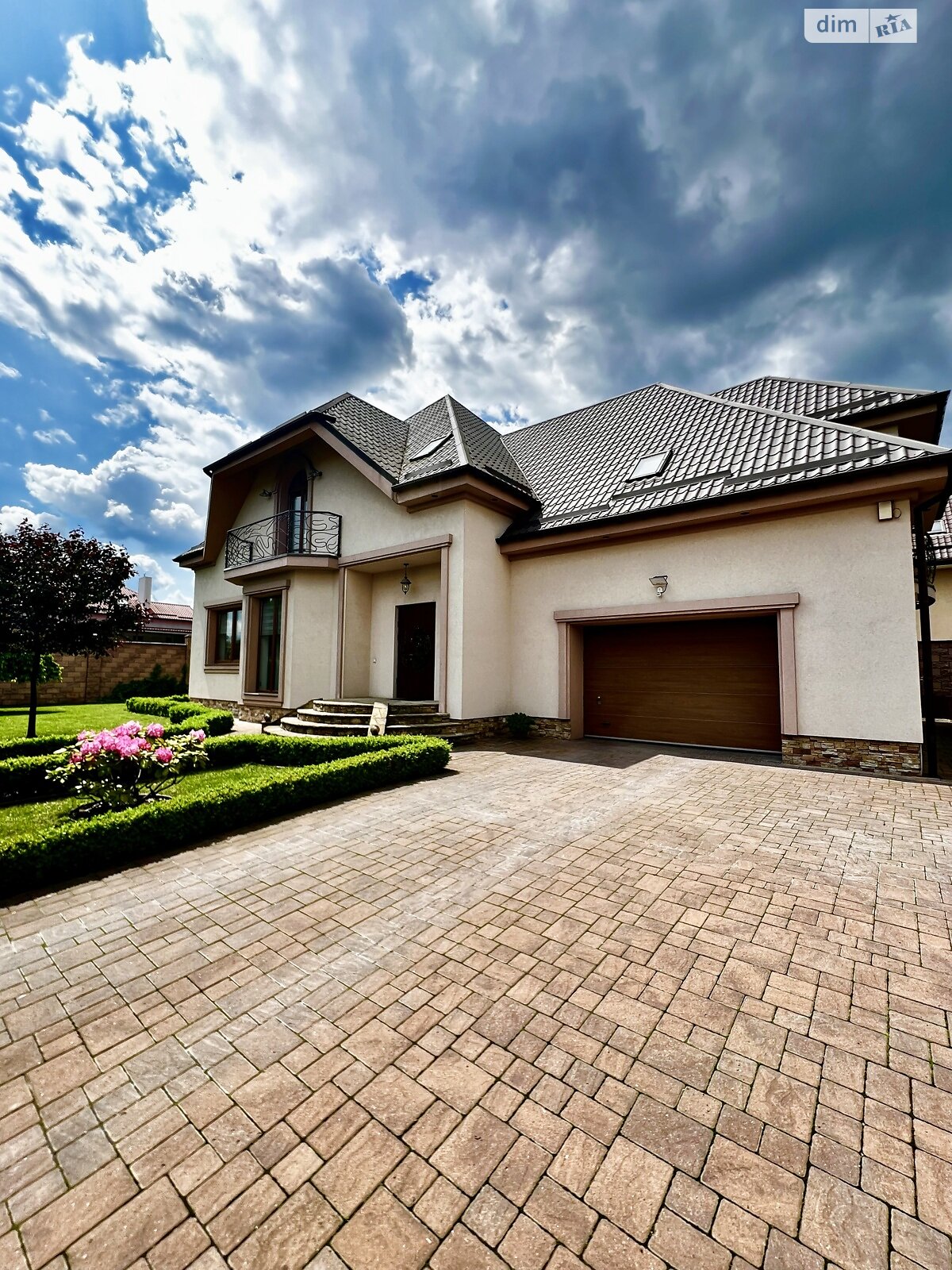 двоповерховий будинок з балконом, 217.4 кв. м, цегла. Продаж в Рівному, район Мелроуз фото 1 двоповерховий будинок з балконом, 217.4 кв. м, цегла. Продаж в Рівному, район Мелроуз фото 1