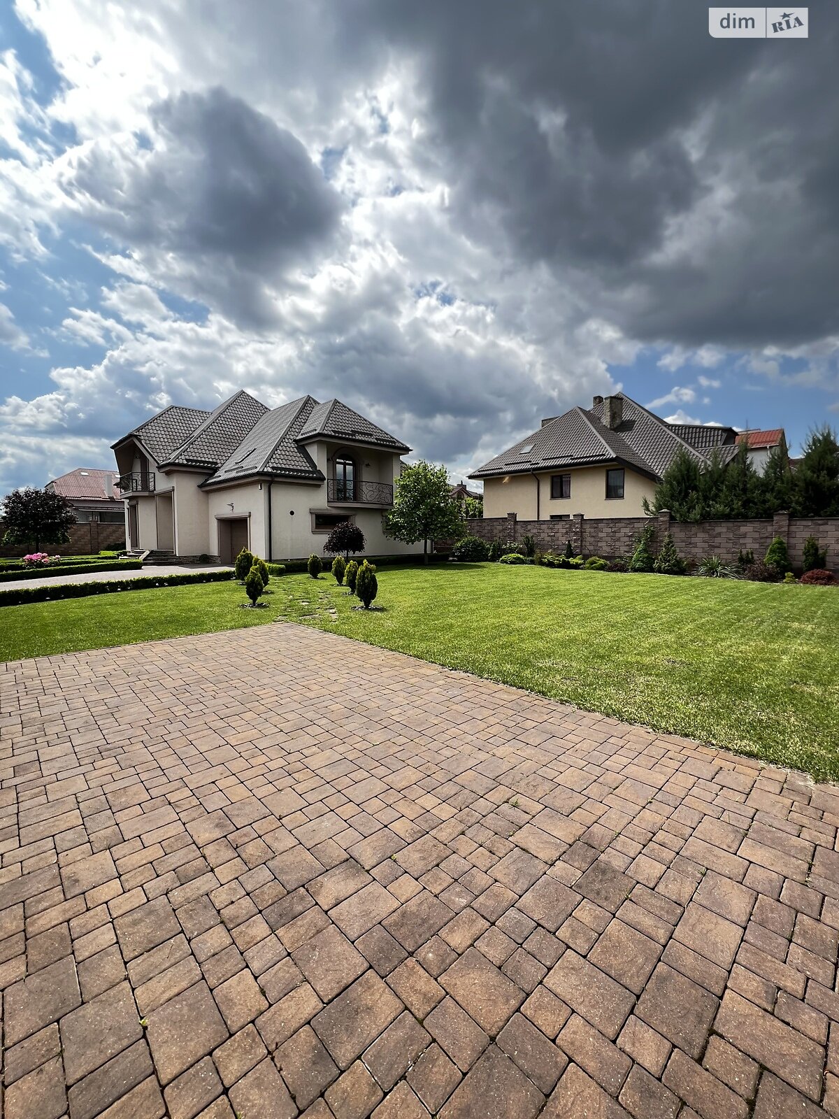 двоповерховий будинок з балконом, 217.4 кв. м, цегла. Продаж в Рівному, район Мелроуз фото 1 двоповерховий будинок з балконом, 217.4 кв. м, цегла. Продаж в Рівному, район Мелроуз фото 1