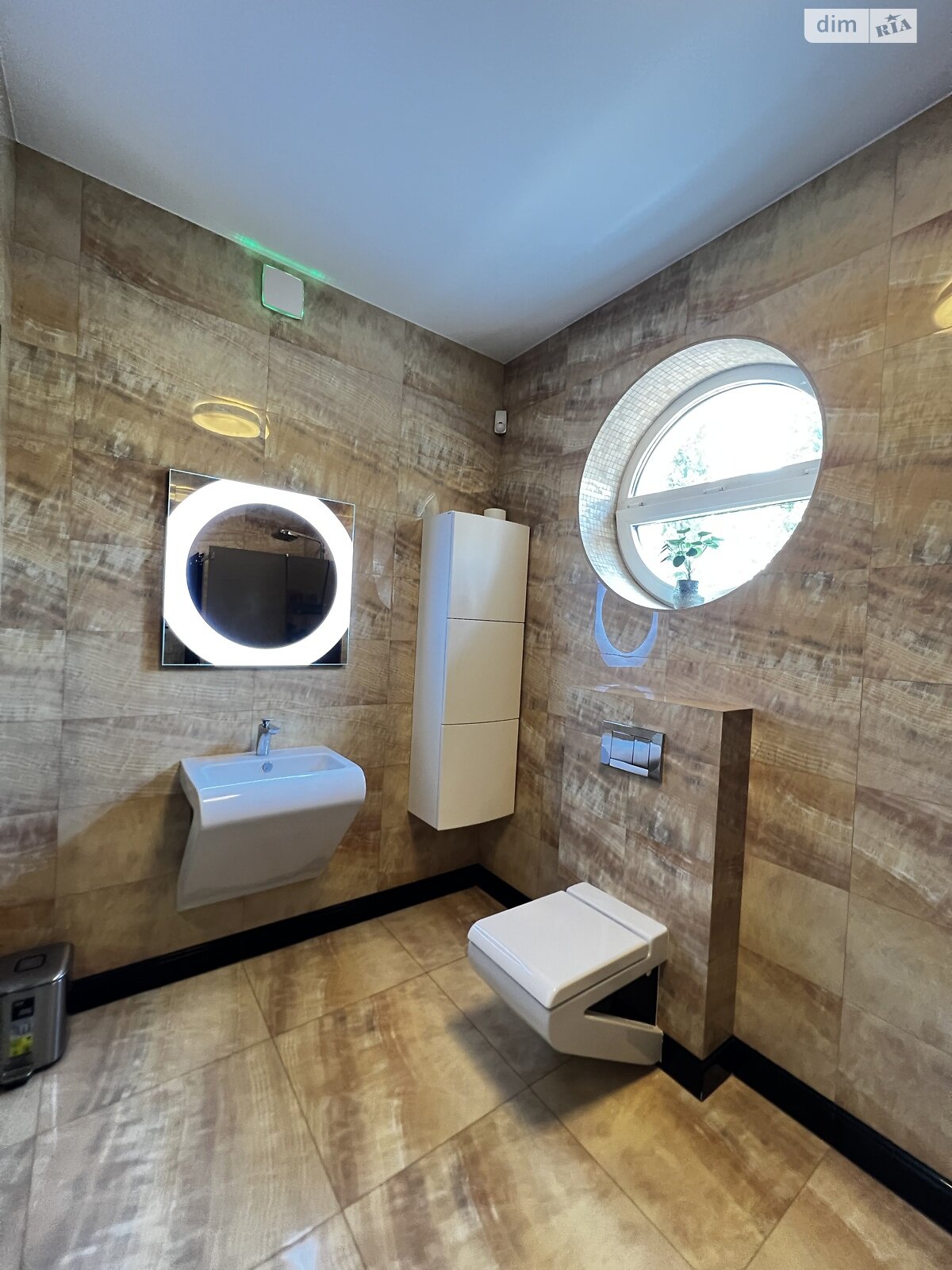 двоповерховий будинок з балконом, 217.4 кв. м, цегла. Продаж в Рівному, район Мелроуз фото 1 двоповерховий будинок з балконом, 217.4 кв. м, цегла. Продаж в Рівному, район Мелроуз фото 1