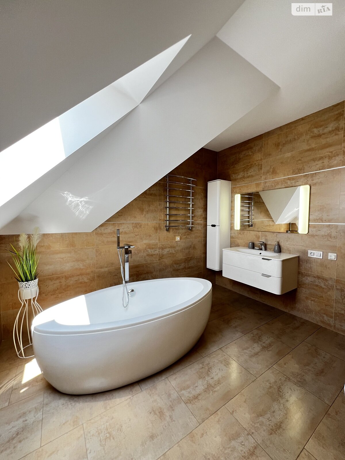 двоповерховий будинок з балконом, 217.4 кв. м, цегла. Продаж в Рівному, район Мелроуз фото 1 двоповерховий будинок з балконом, 217.4 кв. м, цегла. Продаж в Рівному, район Мелроуз фото 1