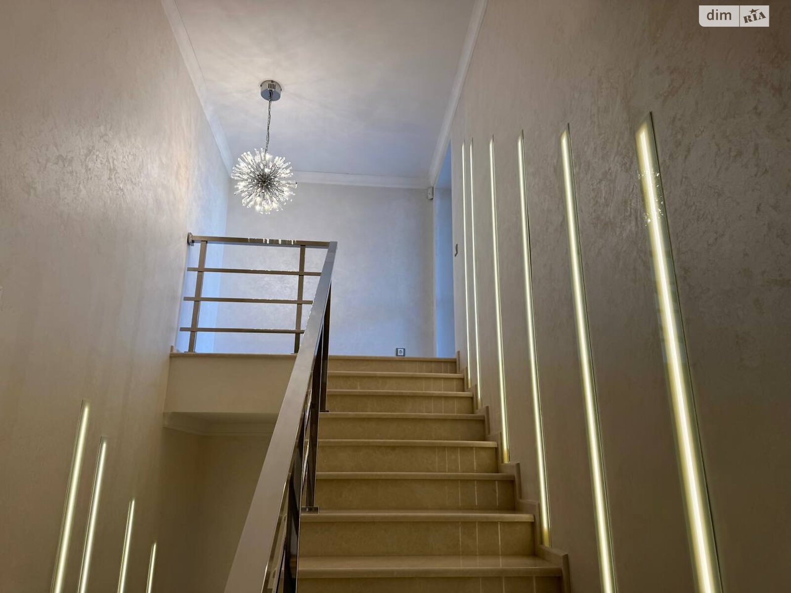 двухэтажный дом с балконом, 289.5 кв. м, кирпич. Продажа в Ровно фото 1 двухэтажный дом с балконом, 289.5 кв. м, кирпич. Продажа в Ровно фото 1