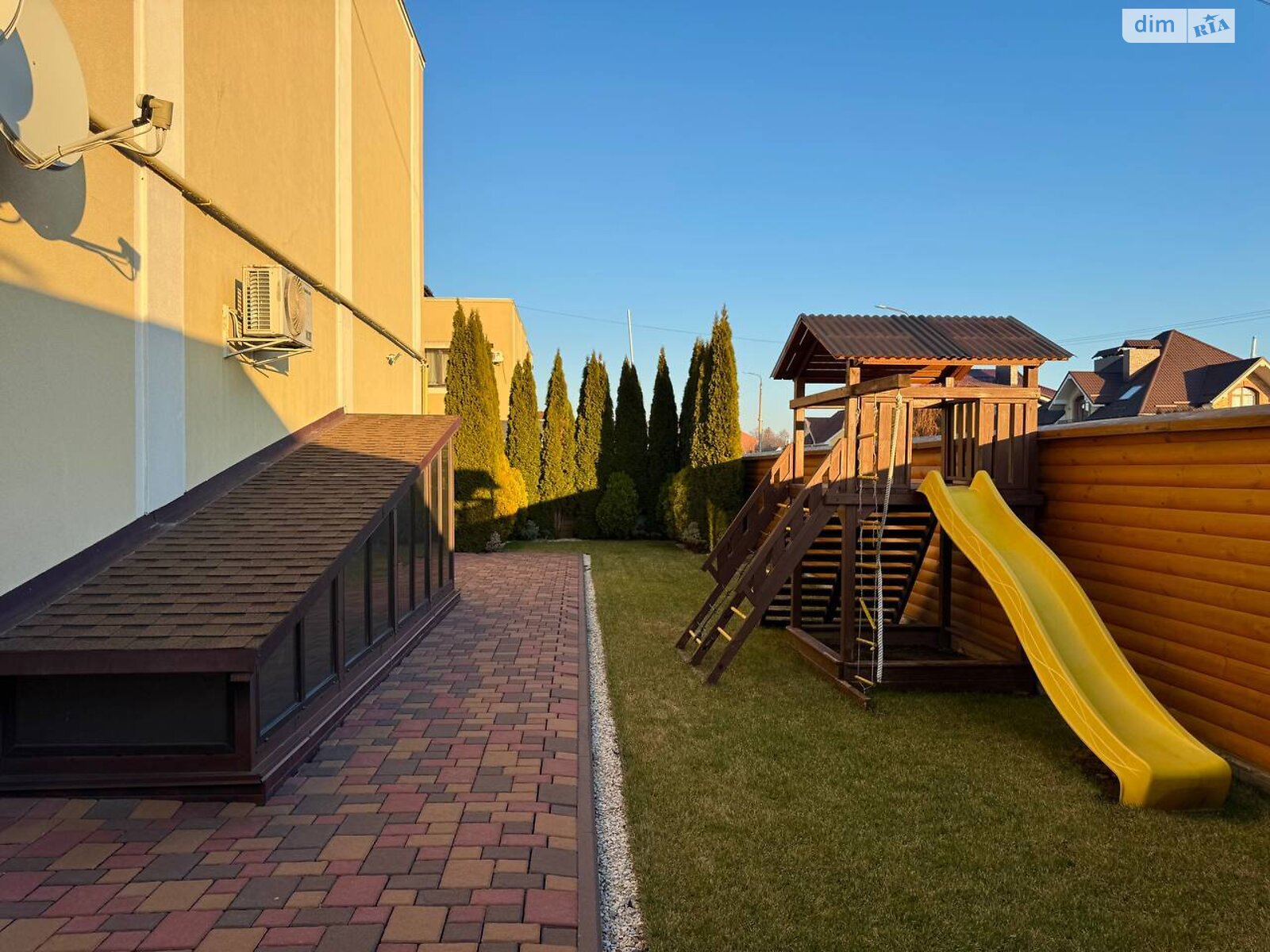 двухэтажный дом с балконом, 289.5 кв. м, кирпич. Продажа в Ровно фото 1 двухэтажный дом с балконом, 289.5 кв. м, кирпич. Продажа в Ровно фото 1