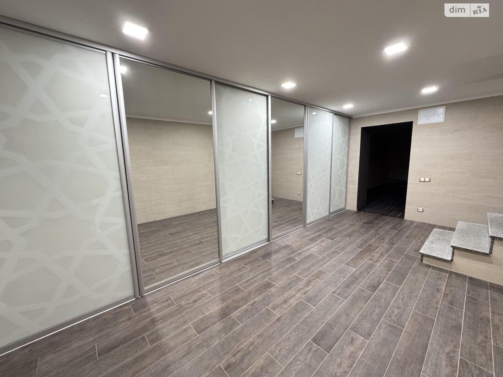 двухэтажный дом с балконом, 289.5 кв. м, кирпич. Продажа в Ровно фото 1 двухэтажный дом с балконом, 289.5 кв. м, кирпич. Продажа в Ровно фото 1