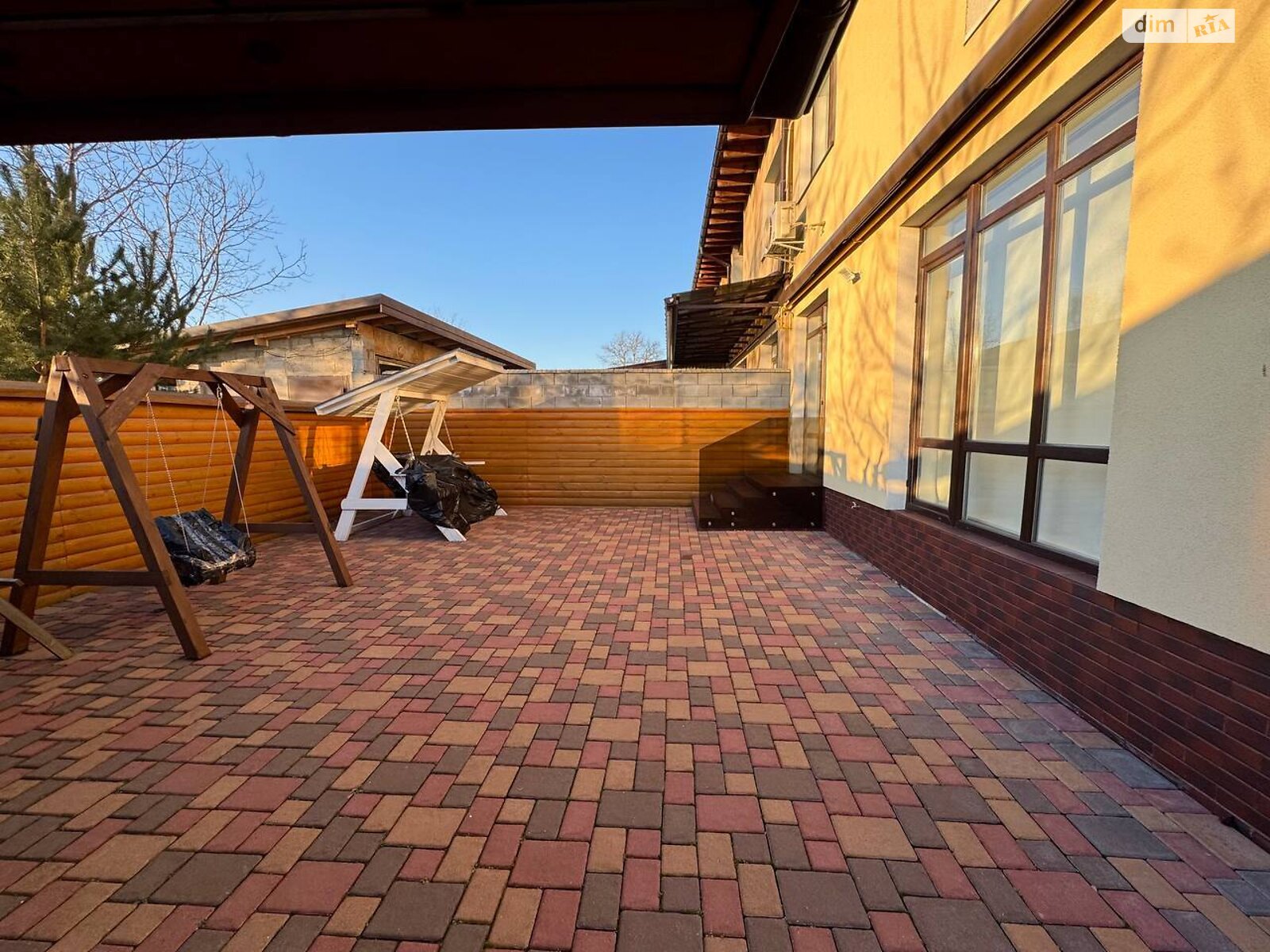 двухэтажный дом с балконом, 289.5 кв. м, кирпич. Продажа в Ровно фото 1 двухэтажный дом с балконом, 289.5 кв. м, кирпич. Продажа в Ровно фото 1