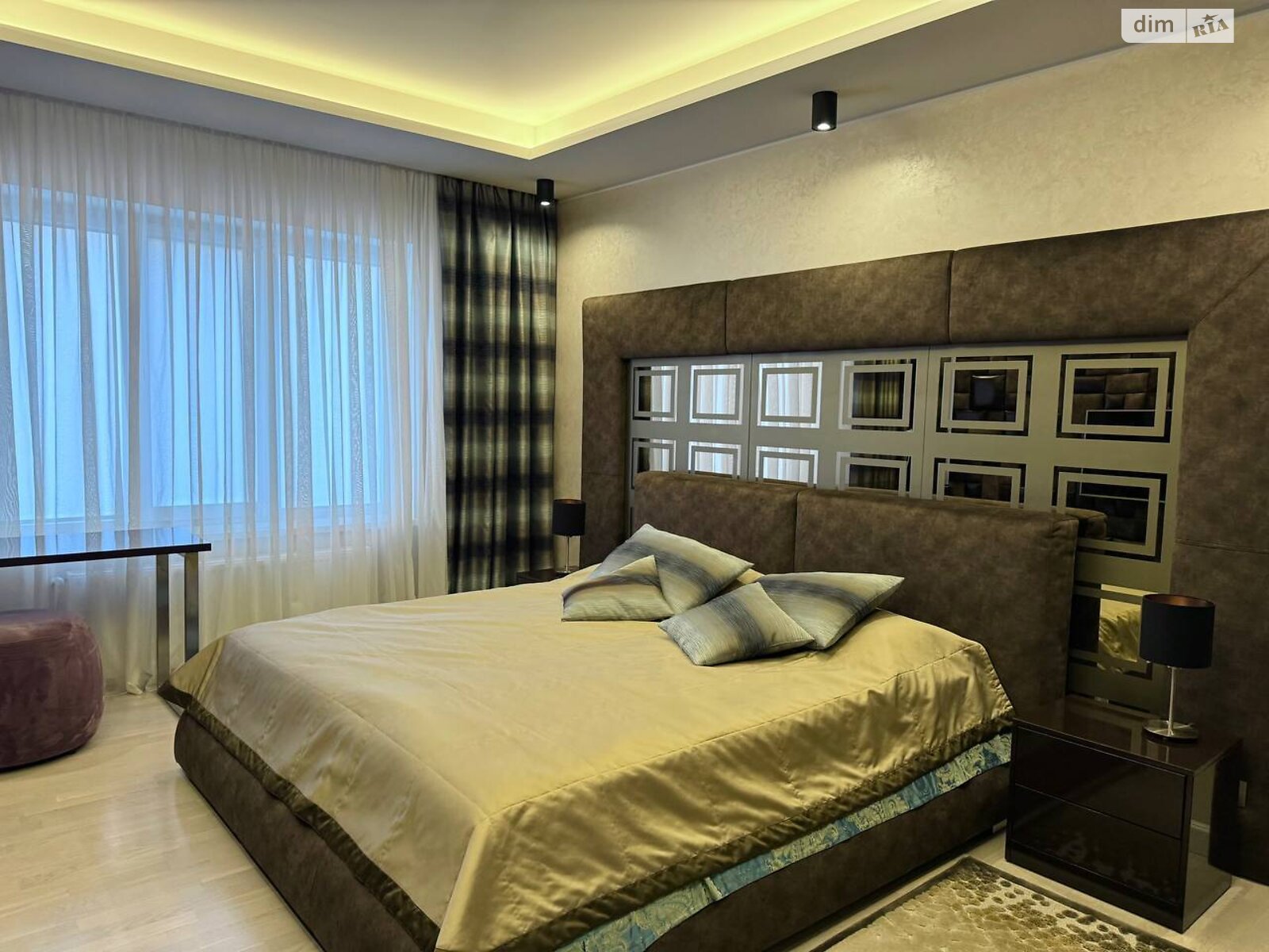 двухэтажный дом с балконом, 289.5 кв. м, кирпич. Продажа в Ровно фото 1 двухэтажный дом с балконом, 289.5 кв. м, кирпич. Продажа в Ровно фото 1