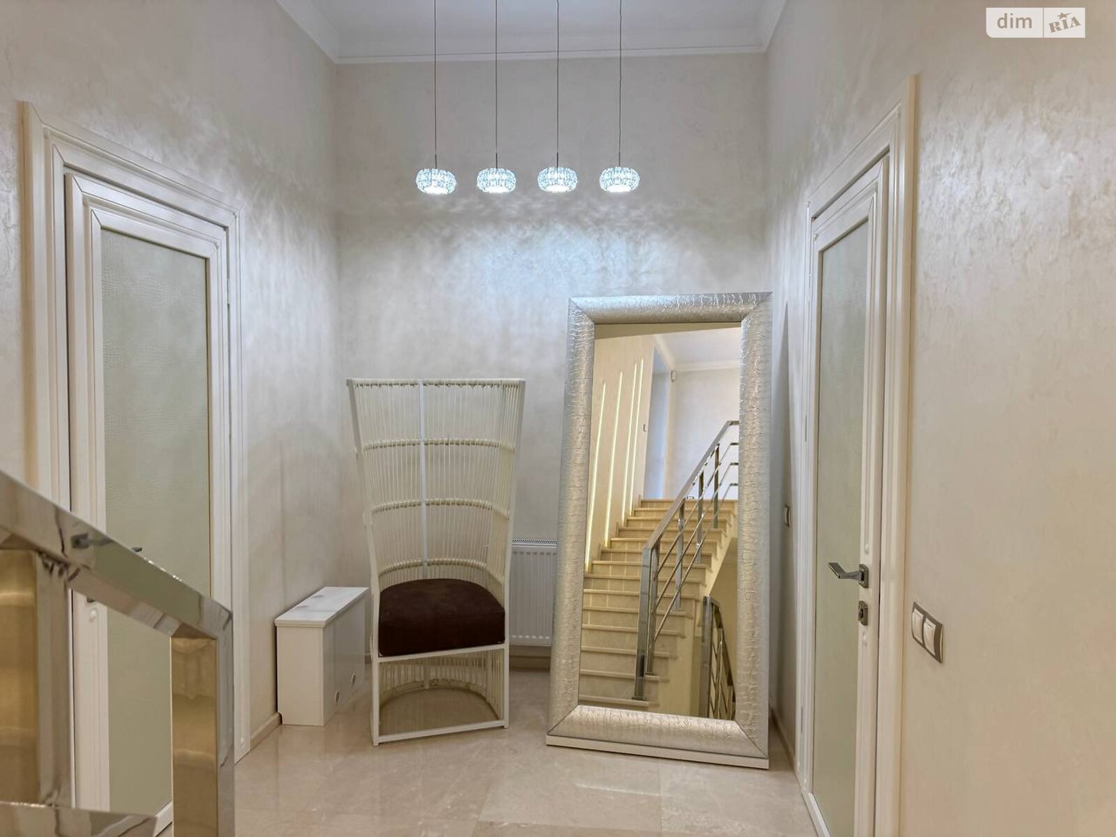 двухэтажный дом с балконом, 289.5 кв. м, кирпич. Продажа в Ровно фото 1 двухэтажный дом с балконом, 289.5 кв. м, кирпич. Продажа в Ровно фото 1