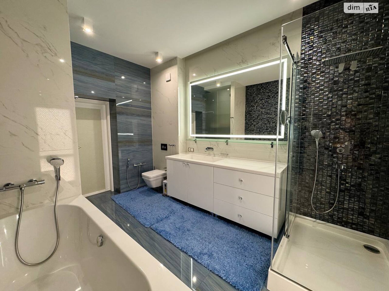 двухэтажный дом с балконом, 289.5 кв. м, кирпич. Продажа в Ровно фото 1 двухэтажный дом с балконом, 289.5 кв. м, кирпич. Продажа в Ровно фото 1