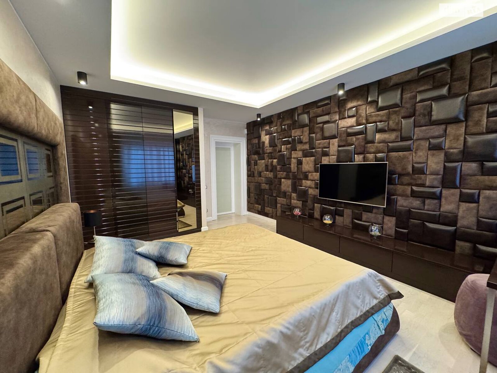 двухэтажный дом с балконом, 289.5 кв. м, кирпич. Продажа в Ровно фото 1 двухэтажный дом с балконом, 289.5 кв. м, кирпич. Продажа в Ровно фото 1
