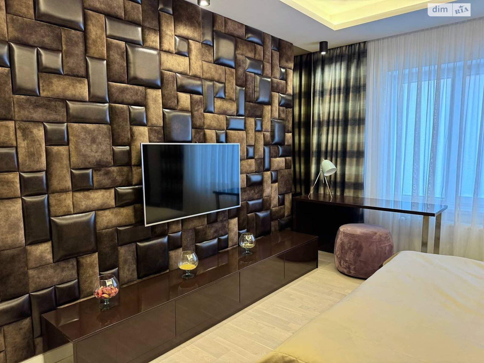 двухэтажный дом с балконом, 289.5 кв. м, кирпич. Продажа в Ровно фото 1 двухэтажный дом с балконом, 289.5 кв. м, кирпич. Продажа в Ровно фото 1