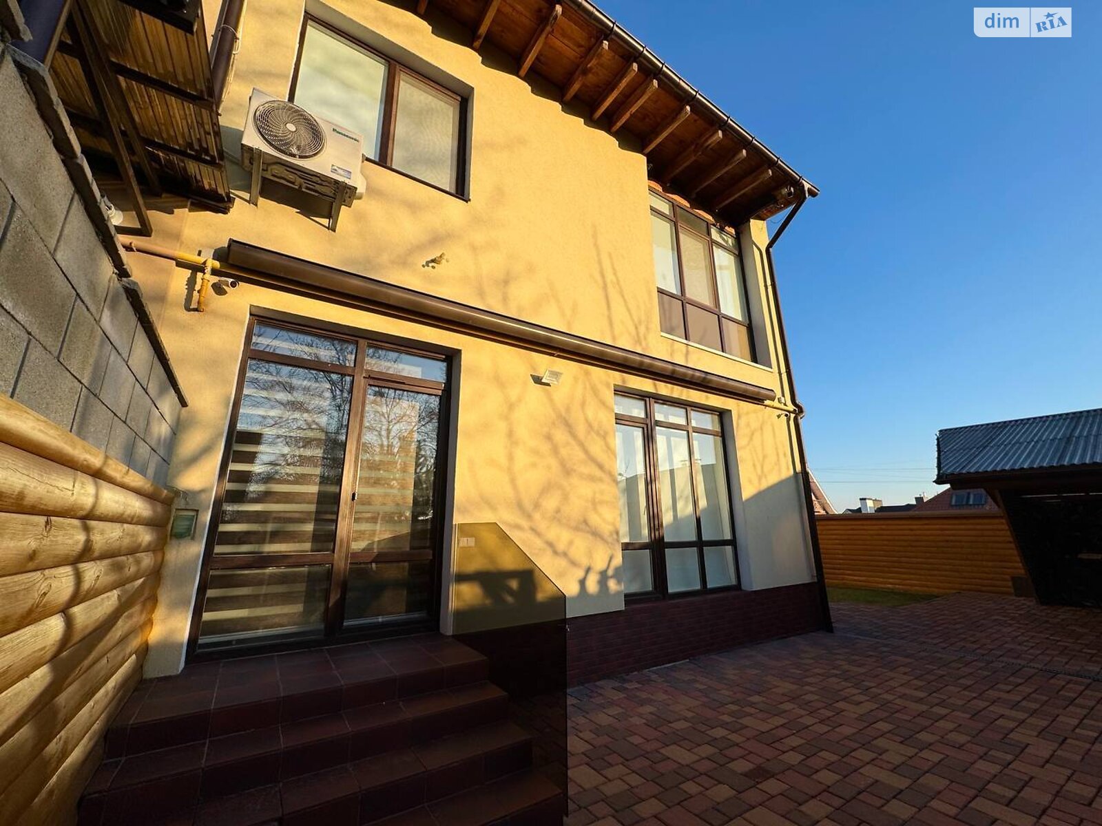 двухэтажный дом с балконом, 289.5 кв. м, кирпич. Продажа в Ровно фото 1 двухэтажный дом с балконом, 289.5 кв. м, кирпич. Продажа в Ровно фото 1