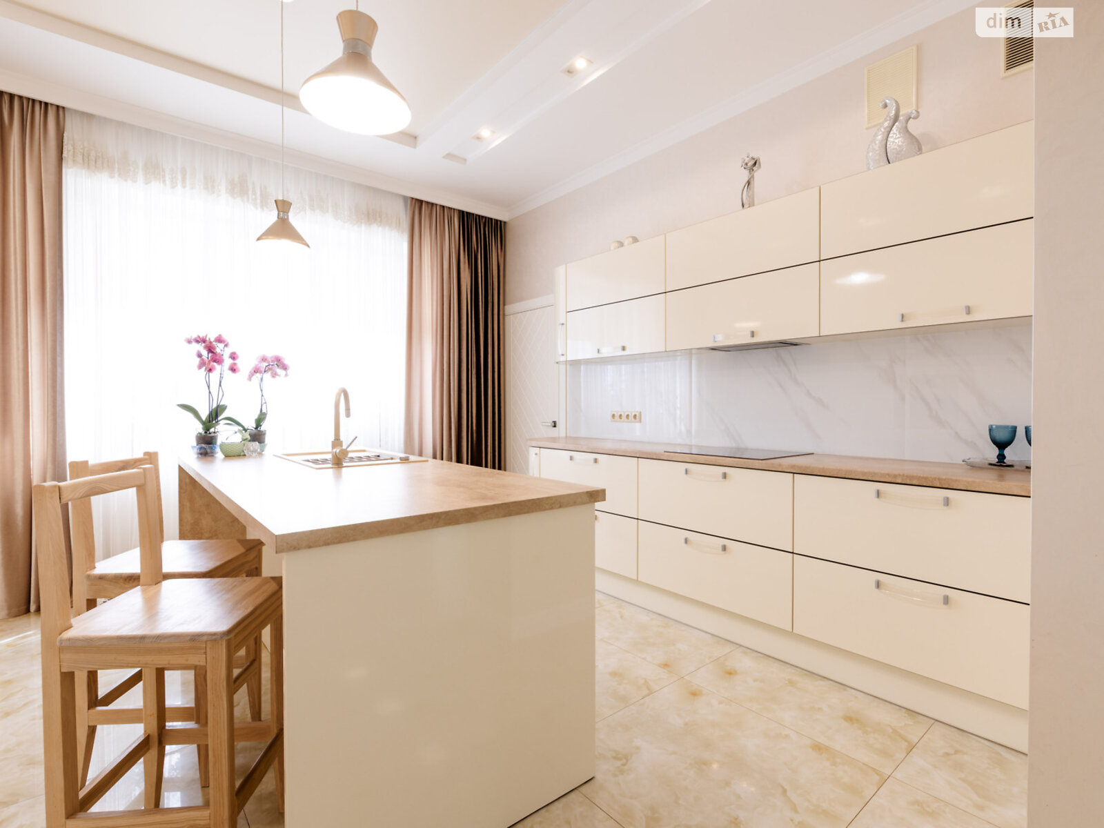 одноповерховий будинок з ремонтом, 220 кв. м, цегла. Продаж в Рівному, район Новий Двір фото 1 одноповерховий будинок з ремонтом, 220 кв. м, цегла. Продаж в Рівному, район Новий Двір фото 1