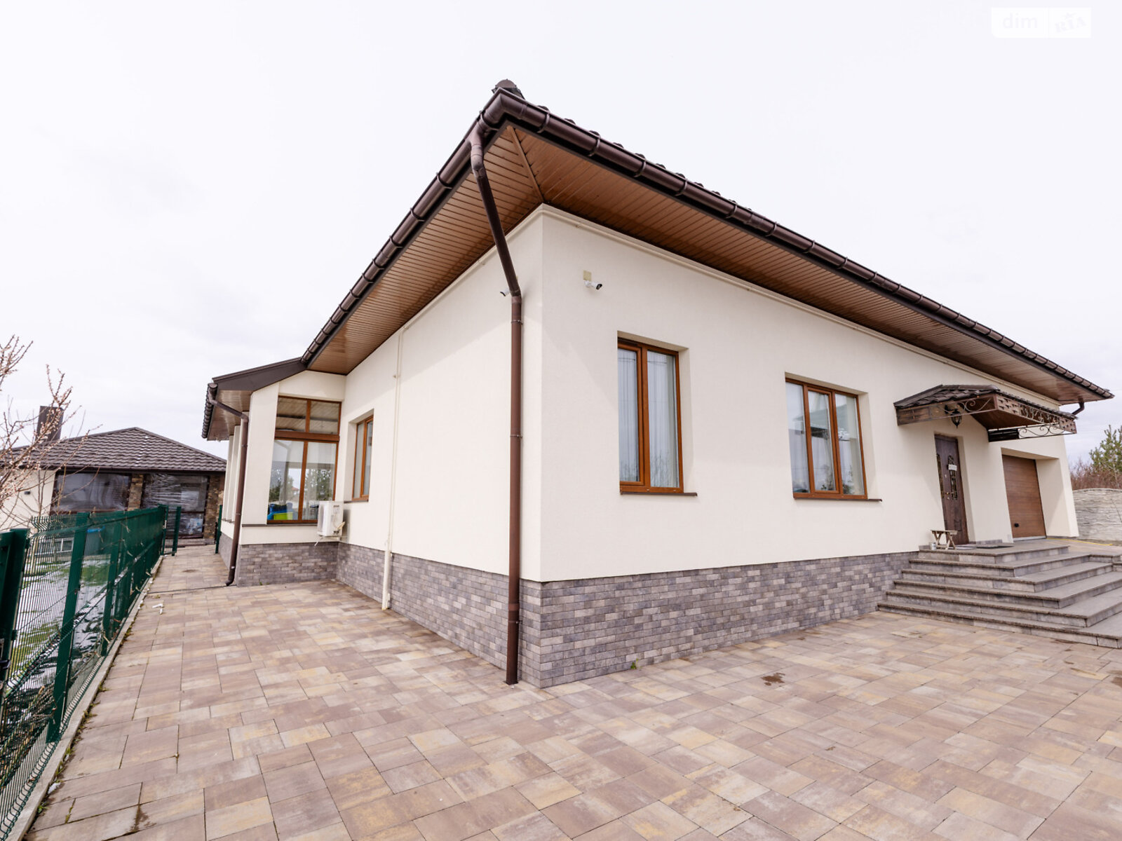 одноповерховий будинок з ремонтом, 220 кв. м, цегла. Продаж в Рівному, район Новий Двір фото 1 одноповерховий будинок з ремонтом, 220 кв. м, цегла. Продаж в Рівному, район Новий Двір фото 1