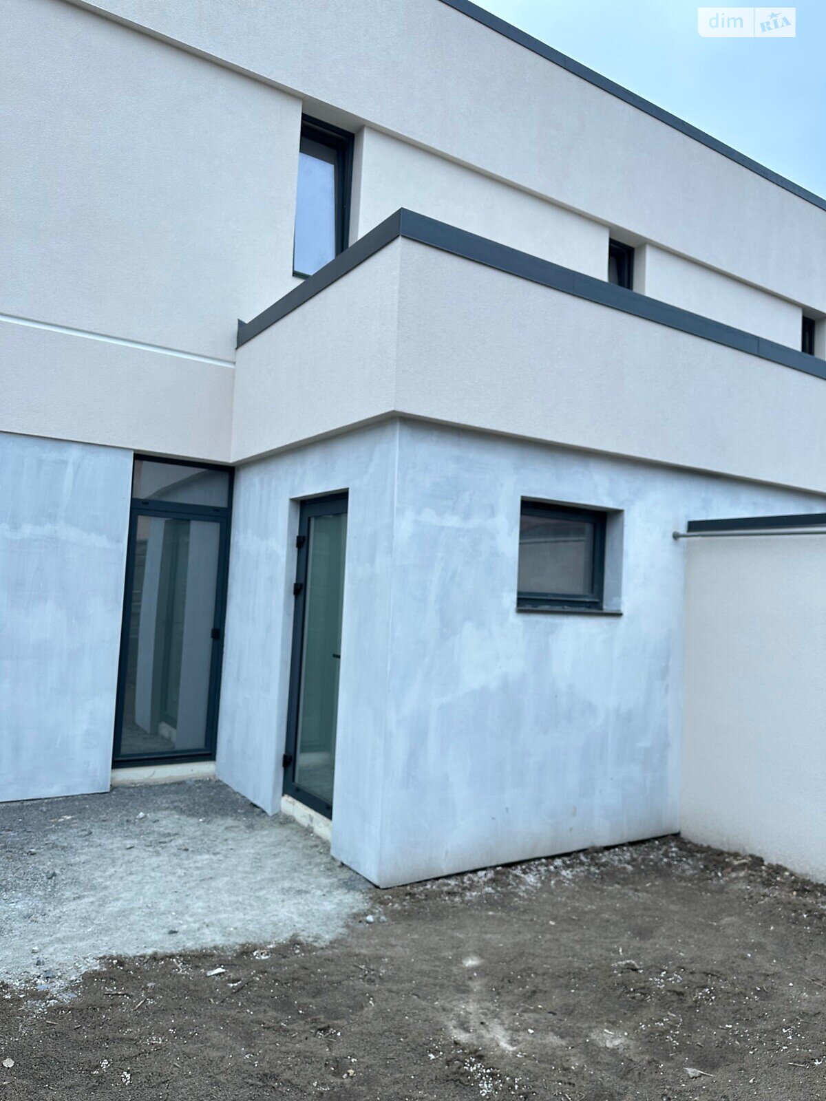 двухэтажный дом с гаражом, 353 кв. м, кирпич. Продажа в Ровно район Новый Двор фото 1