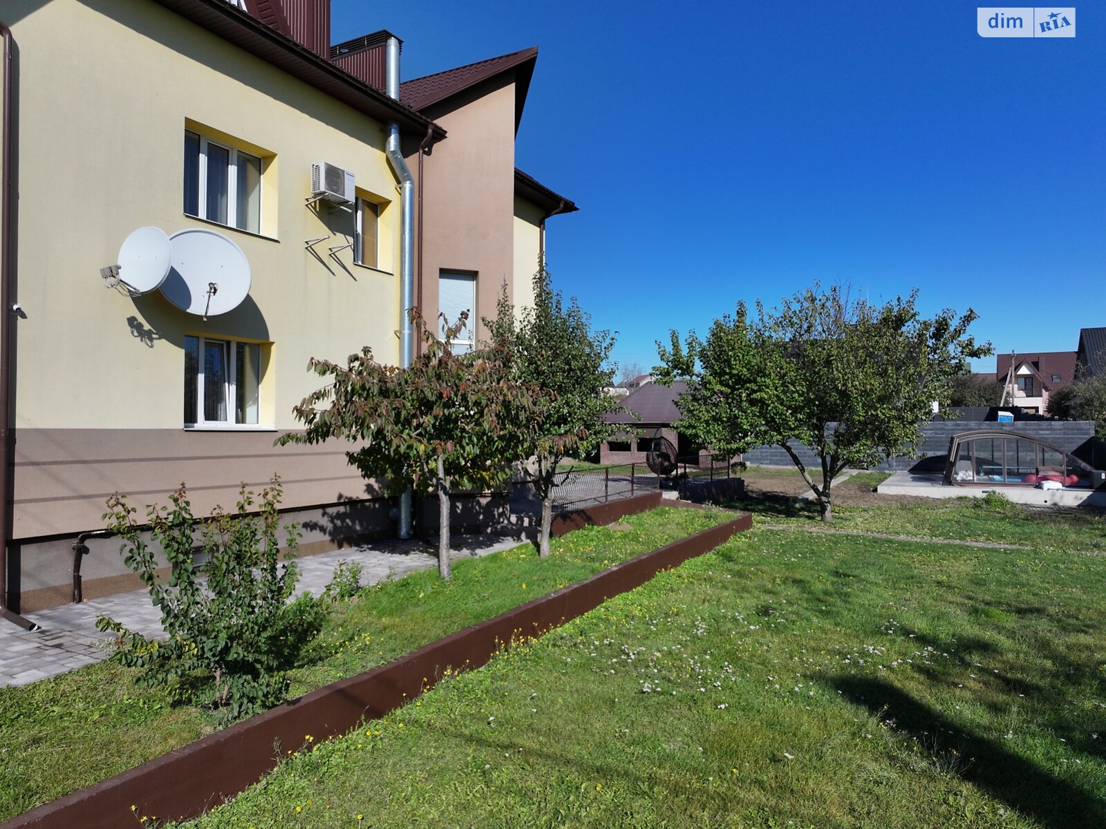 трехэтажный дом с ремонтом, 230 кв. м, кирпич. Продажа в Ровно район Новый Двор фото 1