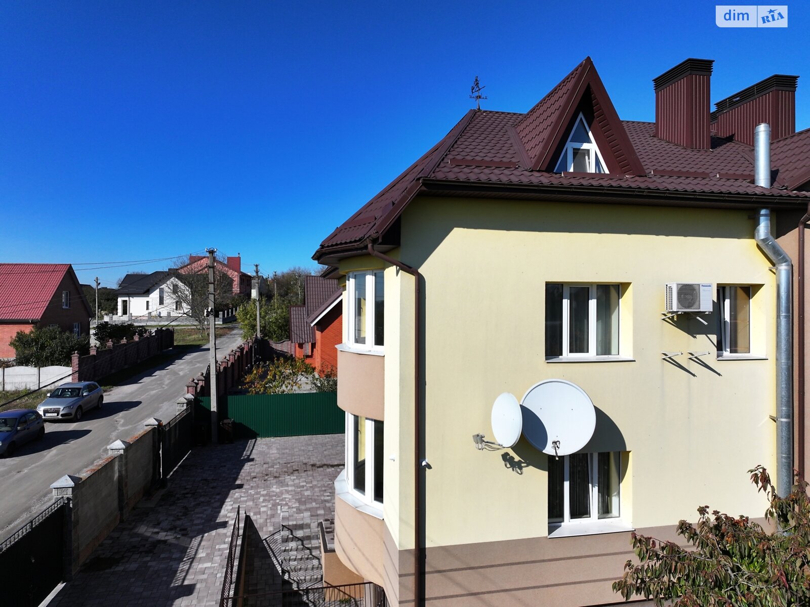 трехэтажный дом с ремонтом, 230 кв. м, кирпич. Продажа в Ровно район Новый Двор фото 1