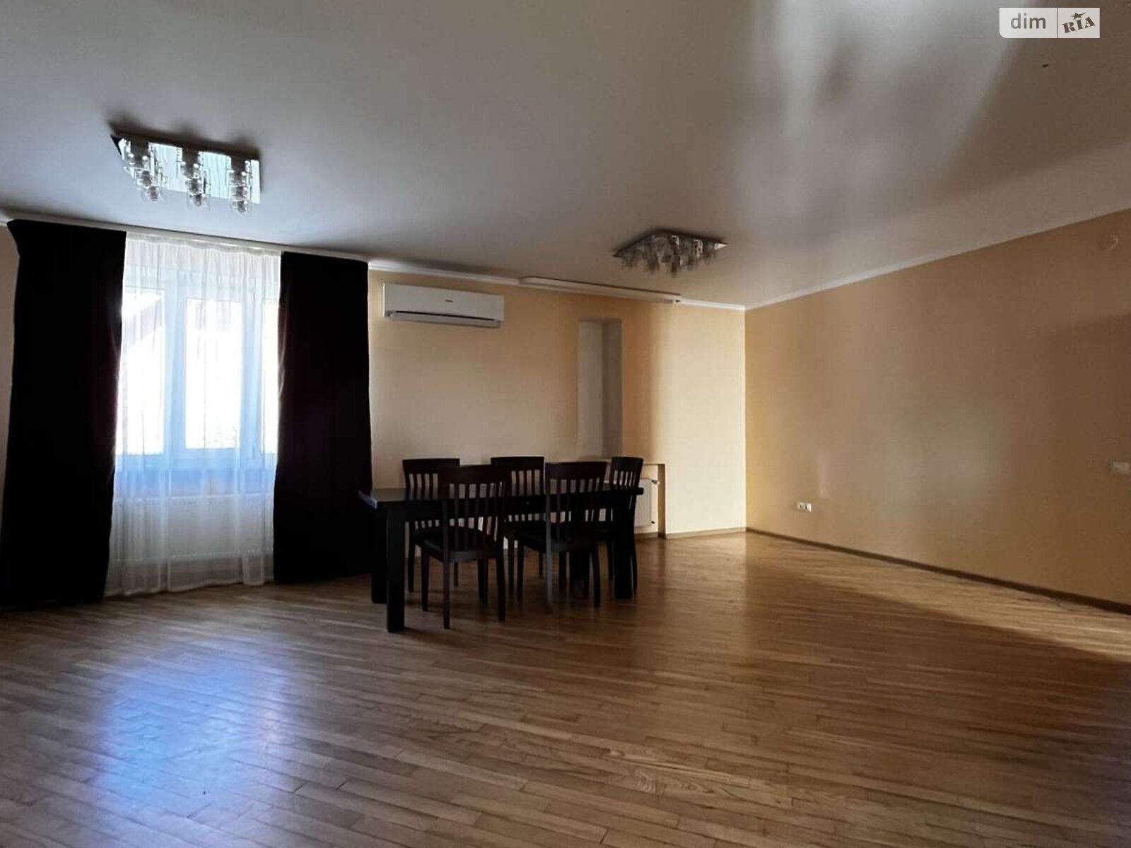 трехэтажный дом с ремонтом, 230 кв. м, кирпич. Продажа в Ровно район Новый Двор фото 1