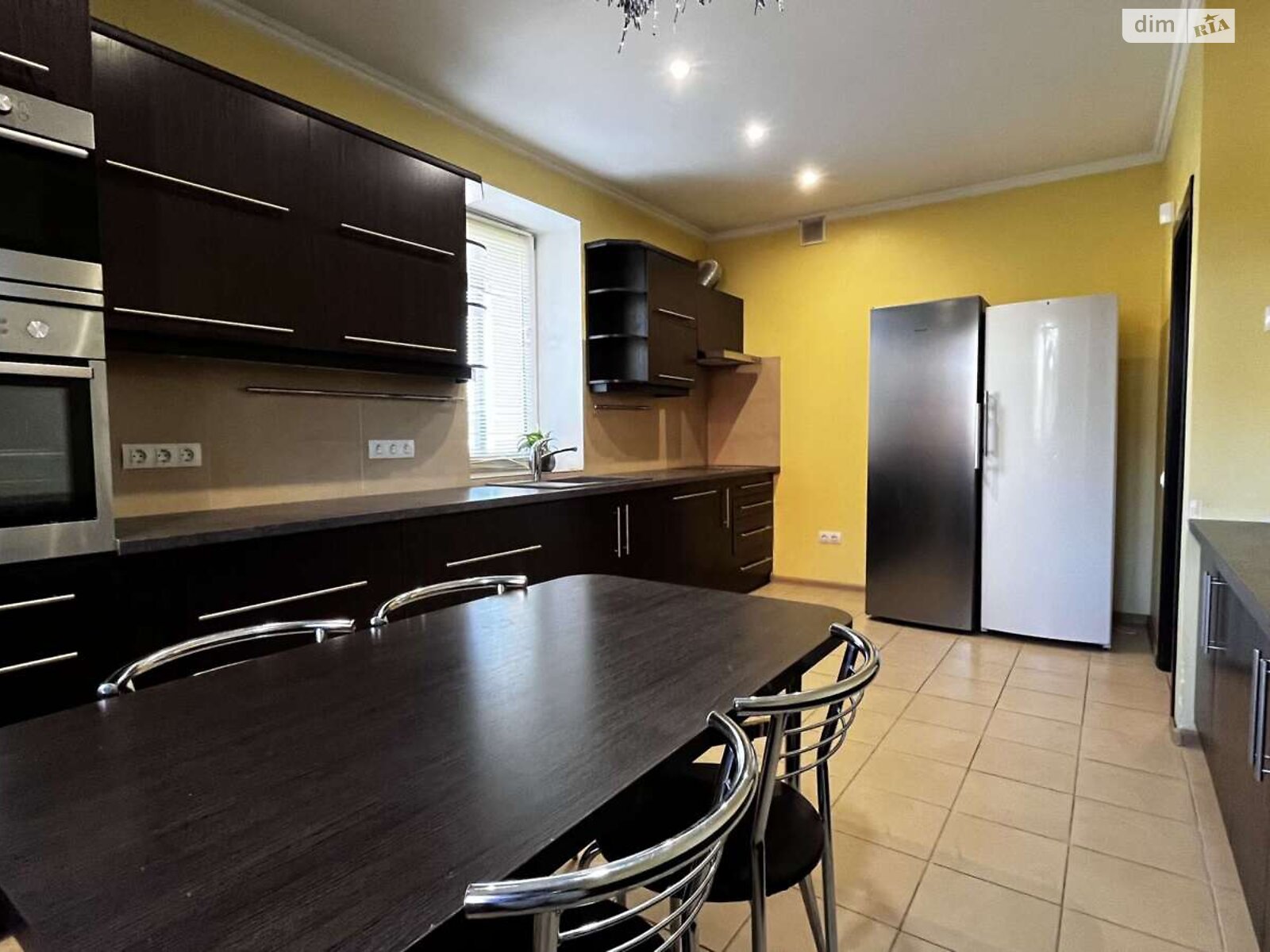 трехэтажный дом с ремонтом, 230 кв. м, кирпич. Продажа в Ровно район Новый Двор фото 1